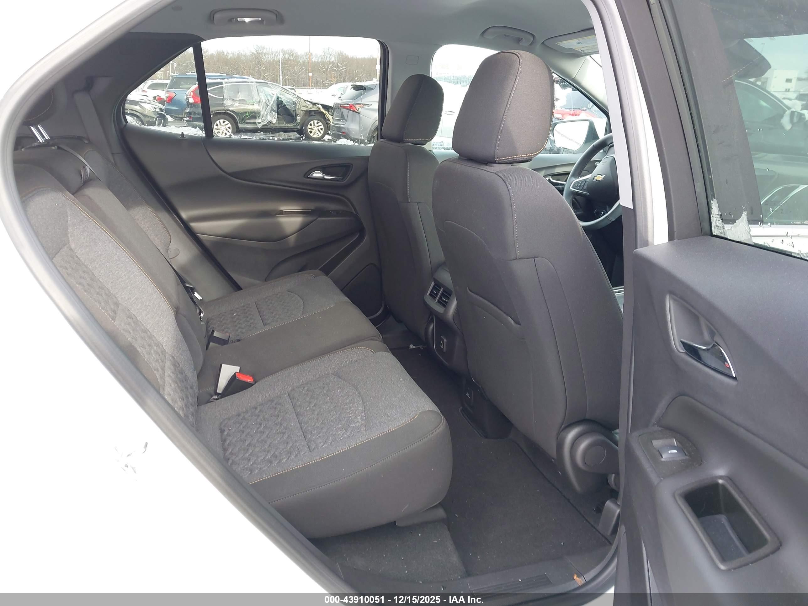CHEVROLET EQUINOX image 8