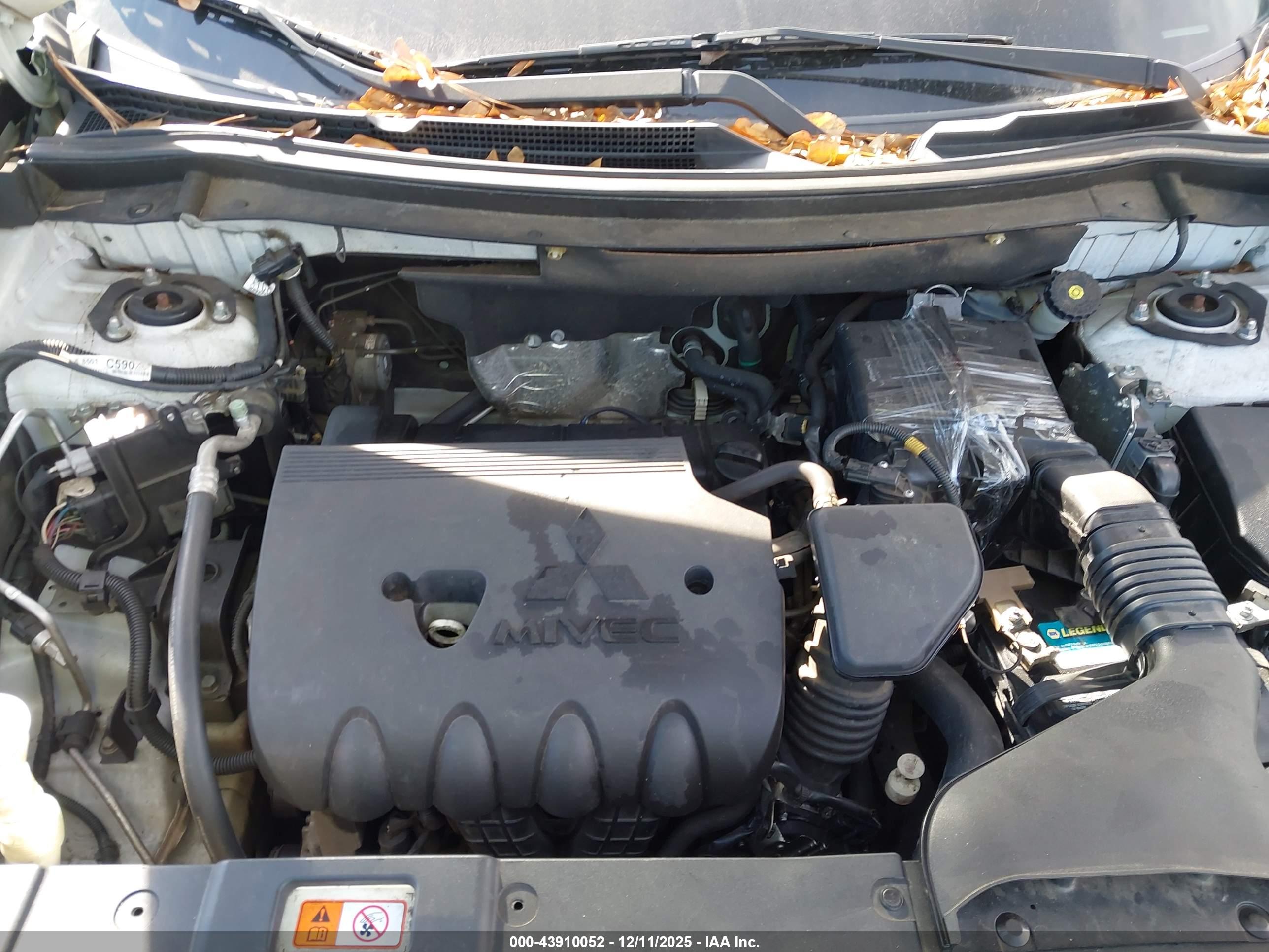 MITSUBISHI OUTLANDER image 10