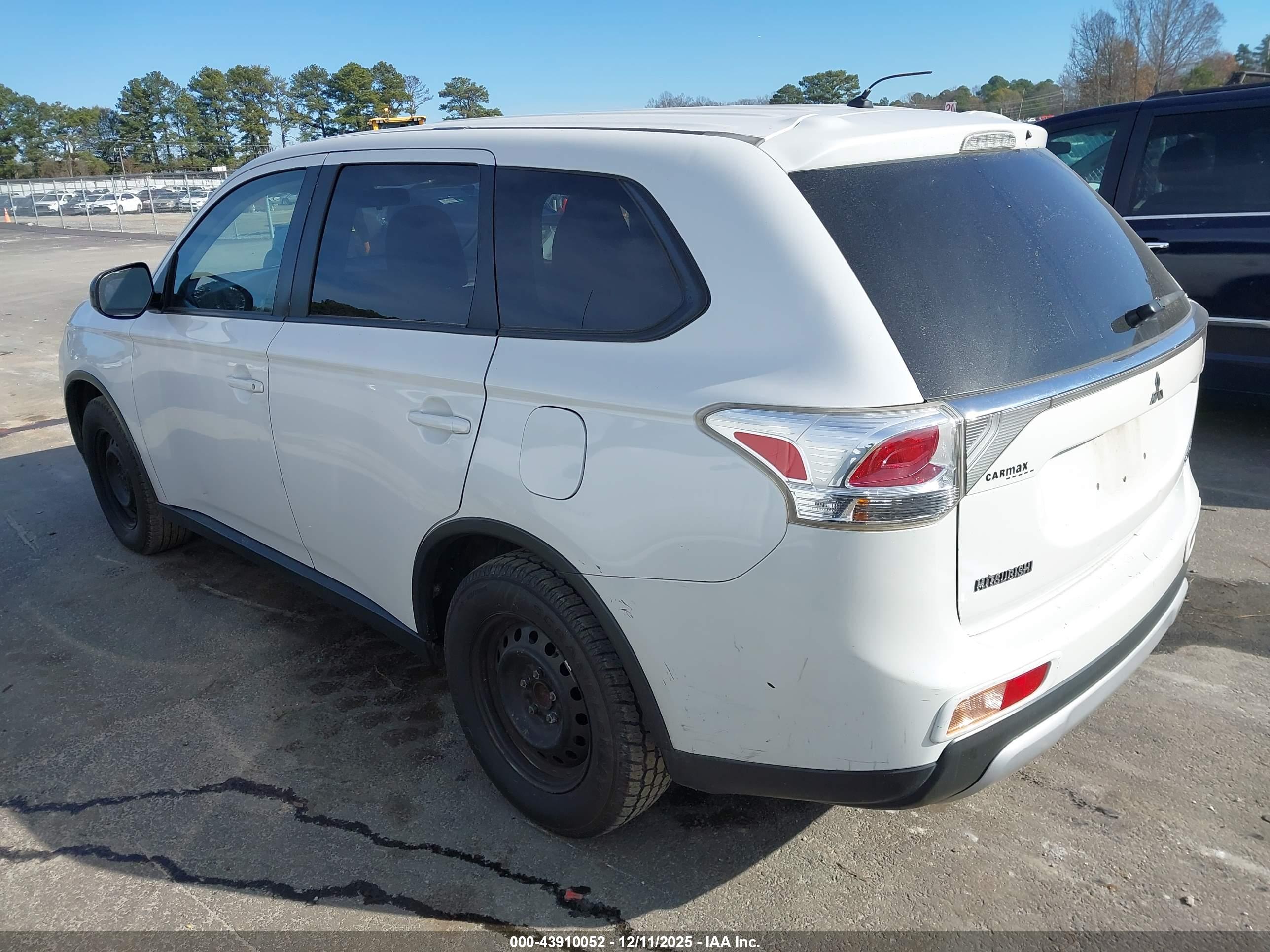 MITSUBISHI OUTLANDER image 3