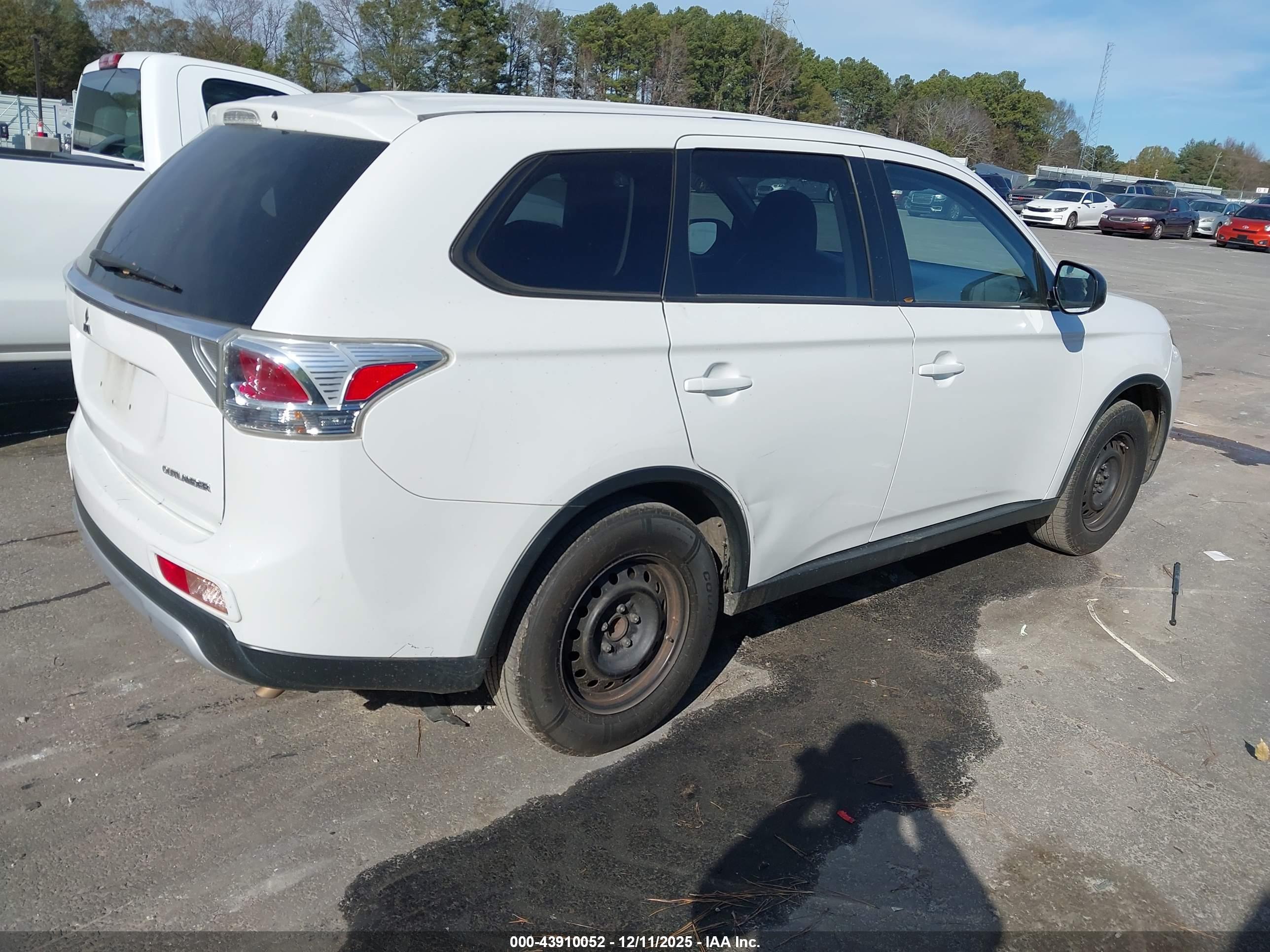 MITSUBISHI OUTLANDER image 4