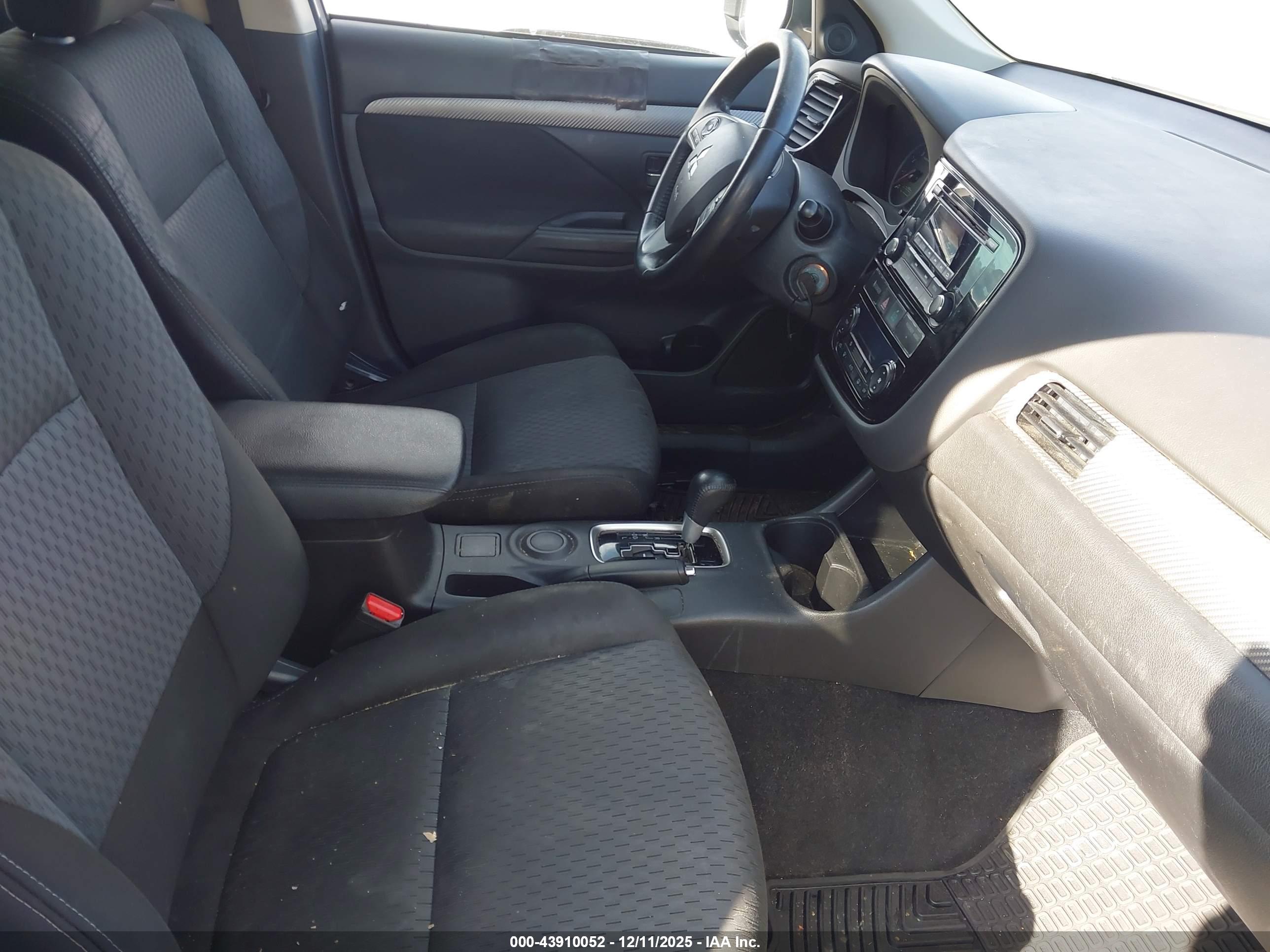 MITSUBISHI OUTLANDER image 5