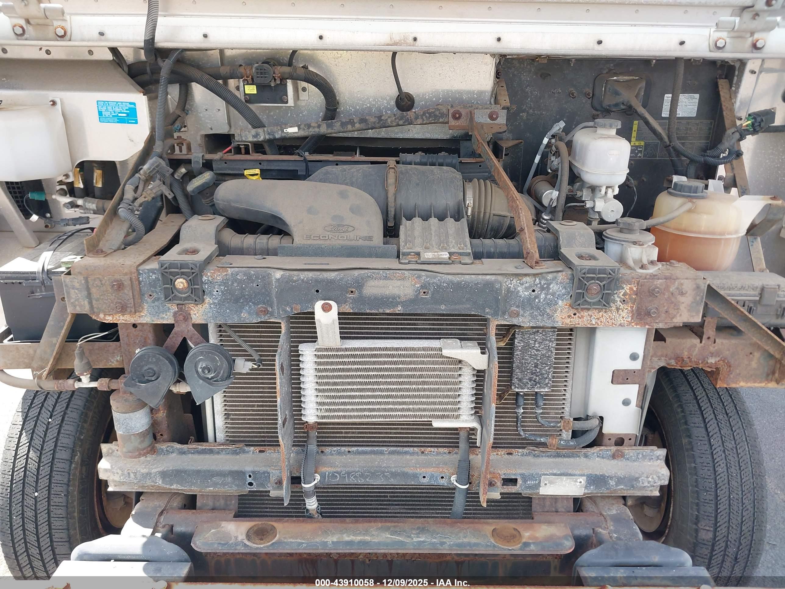 FORD E-350 image 10