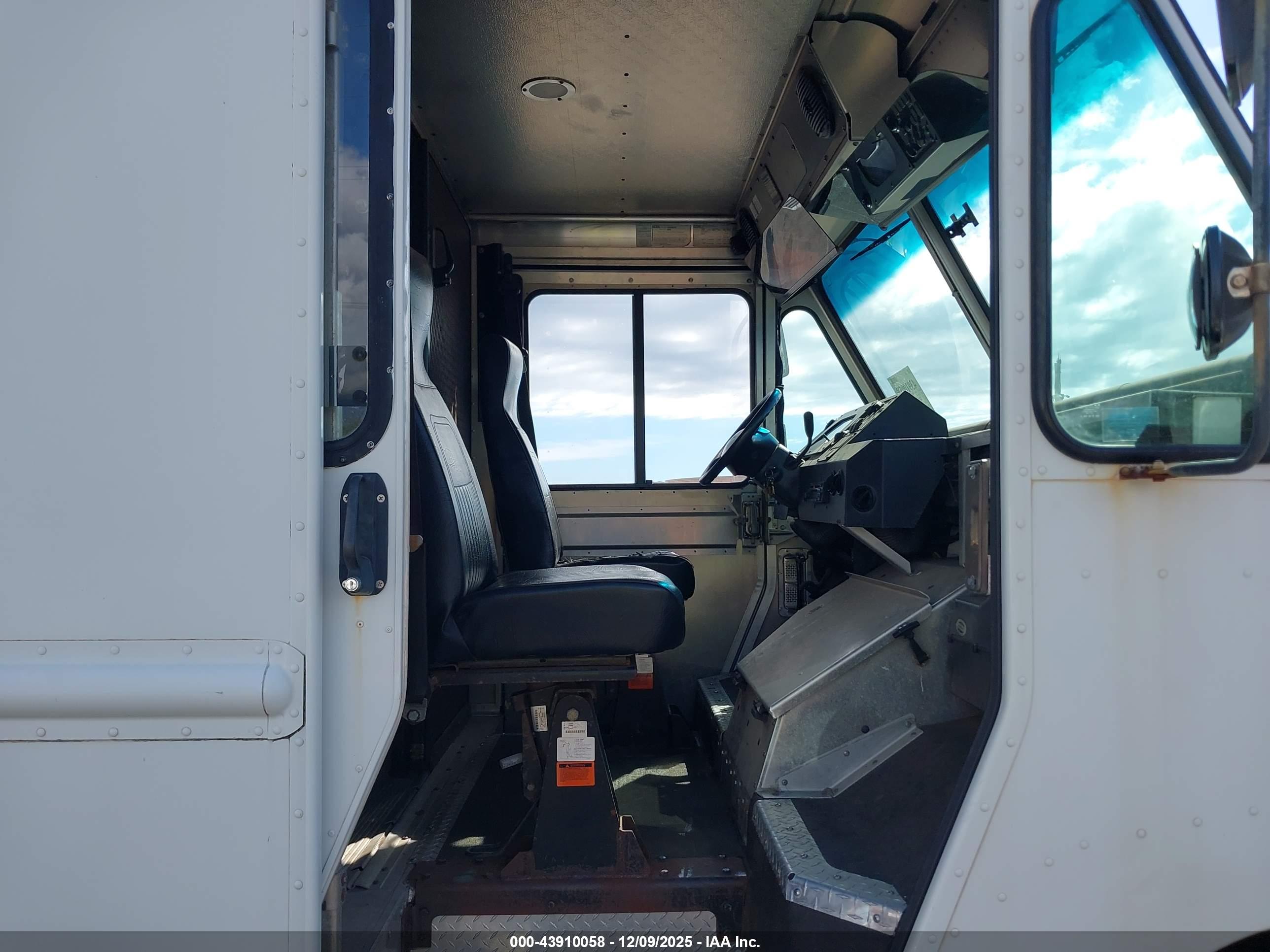 FORD E-350 image 7
