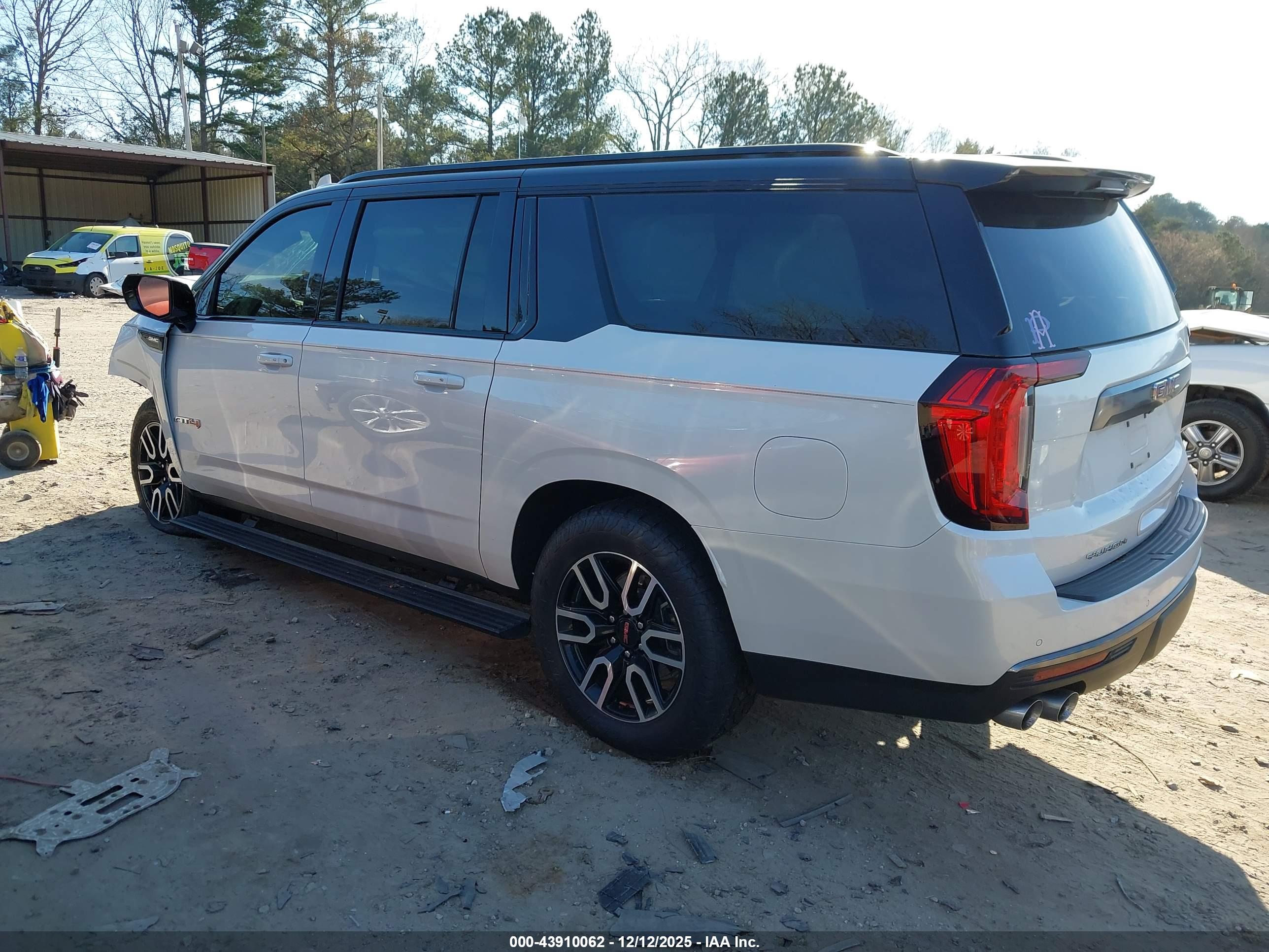 GMC YUKON image 3