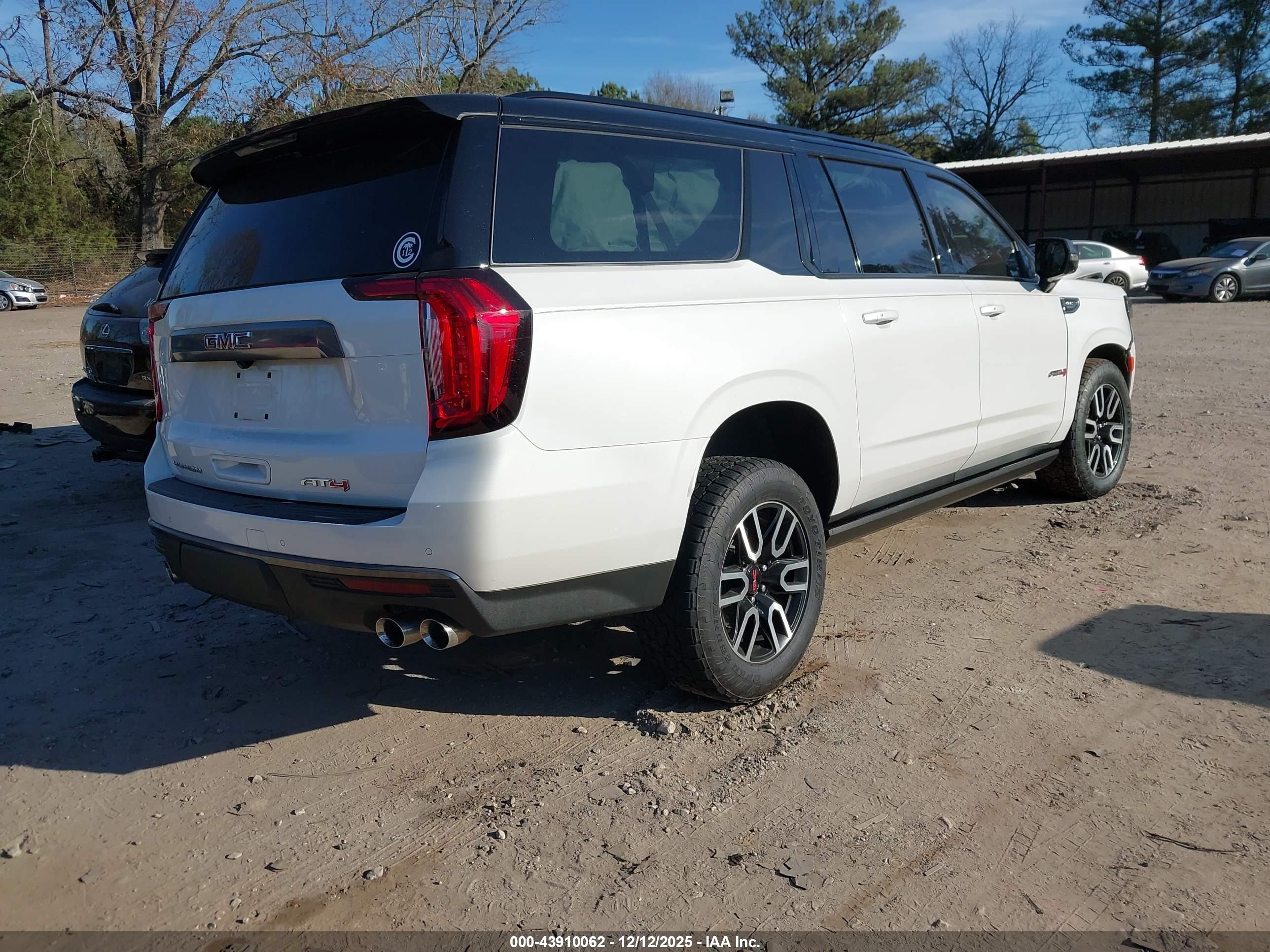 GMC YUKON image 4