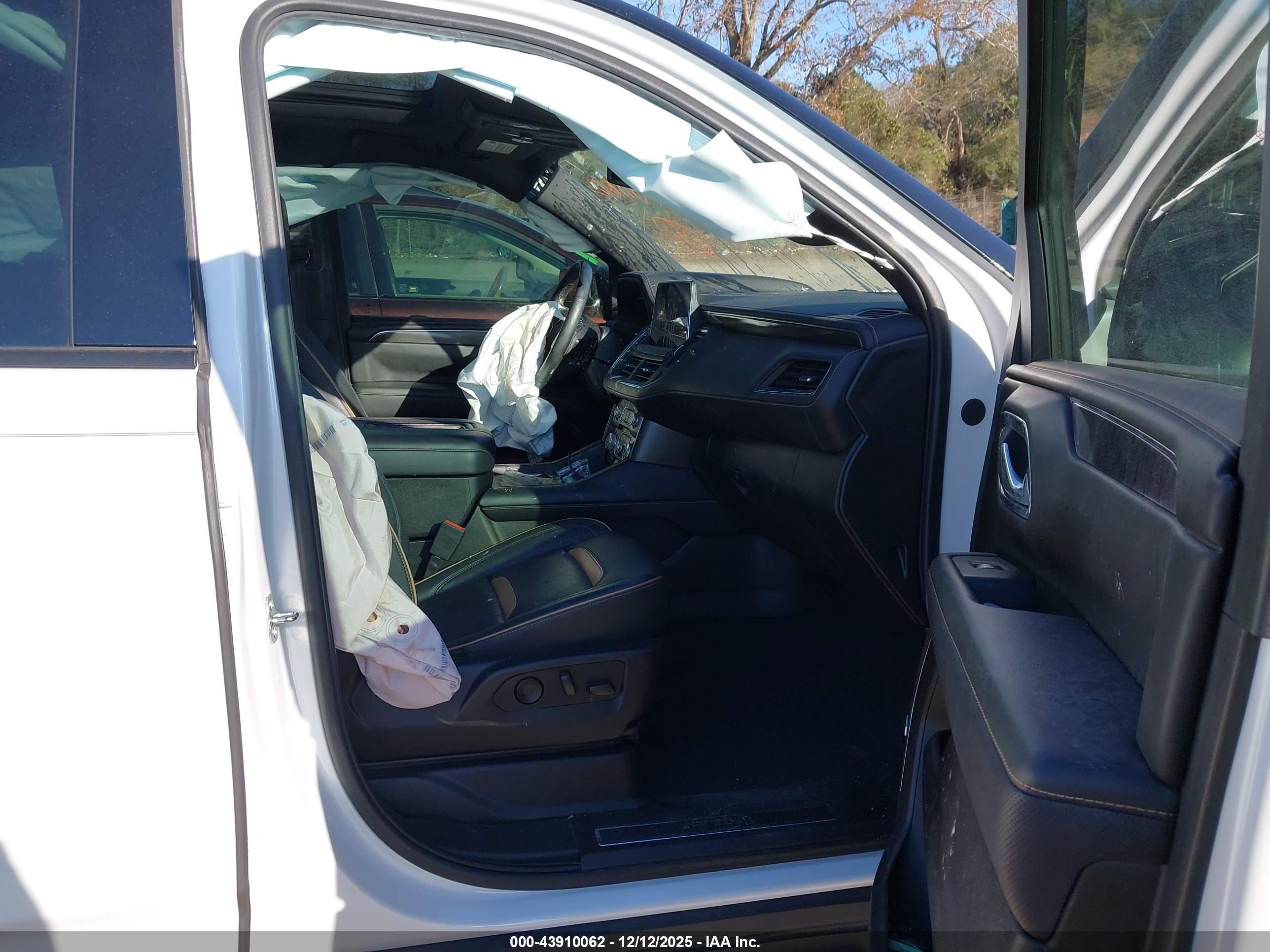 GMC YUKON image 5