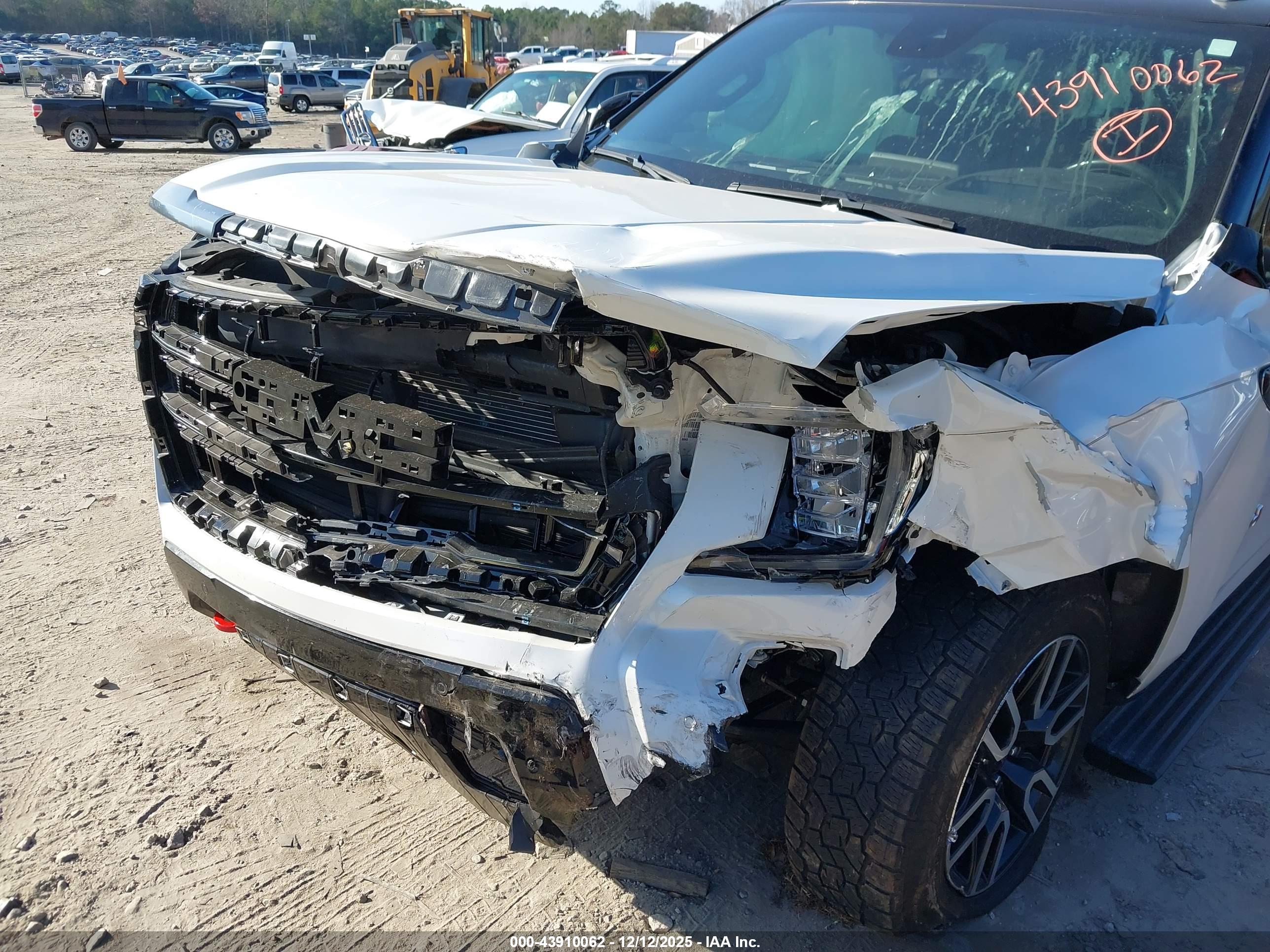 GMC YUKON image 6