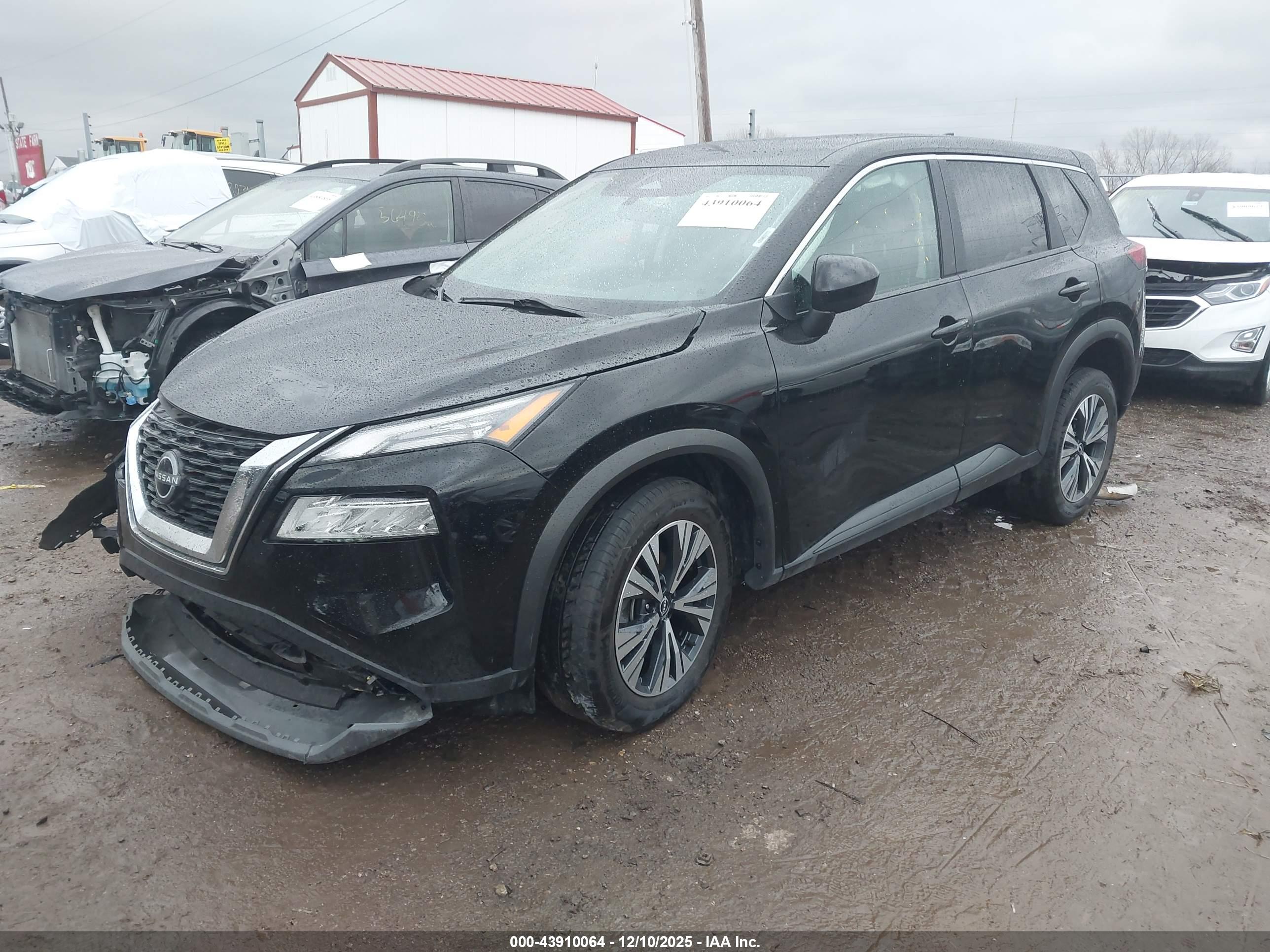 NISSAN ROGUE image 2