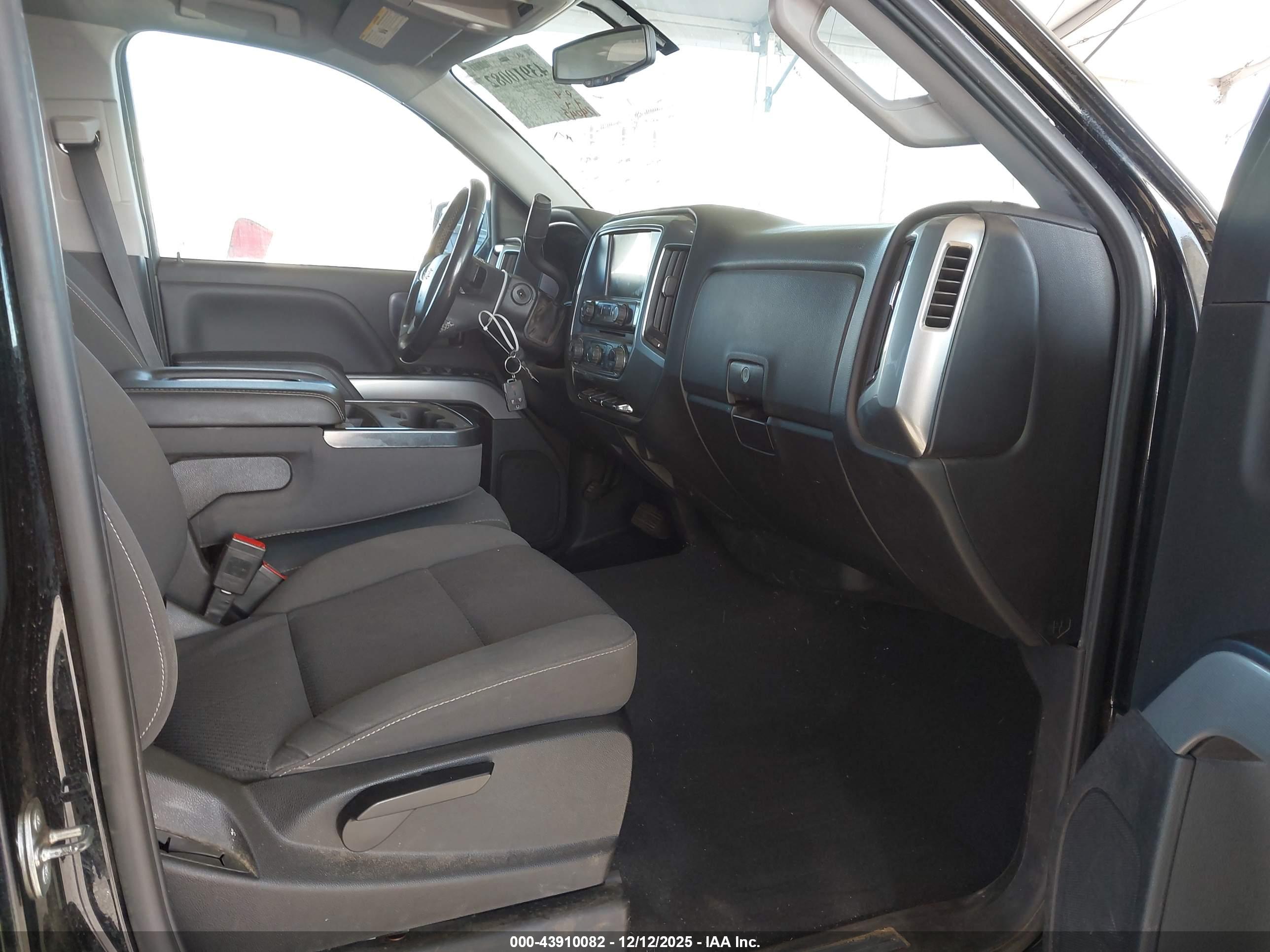 CHEVROLET SILVERADO image 5
