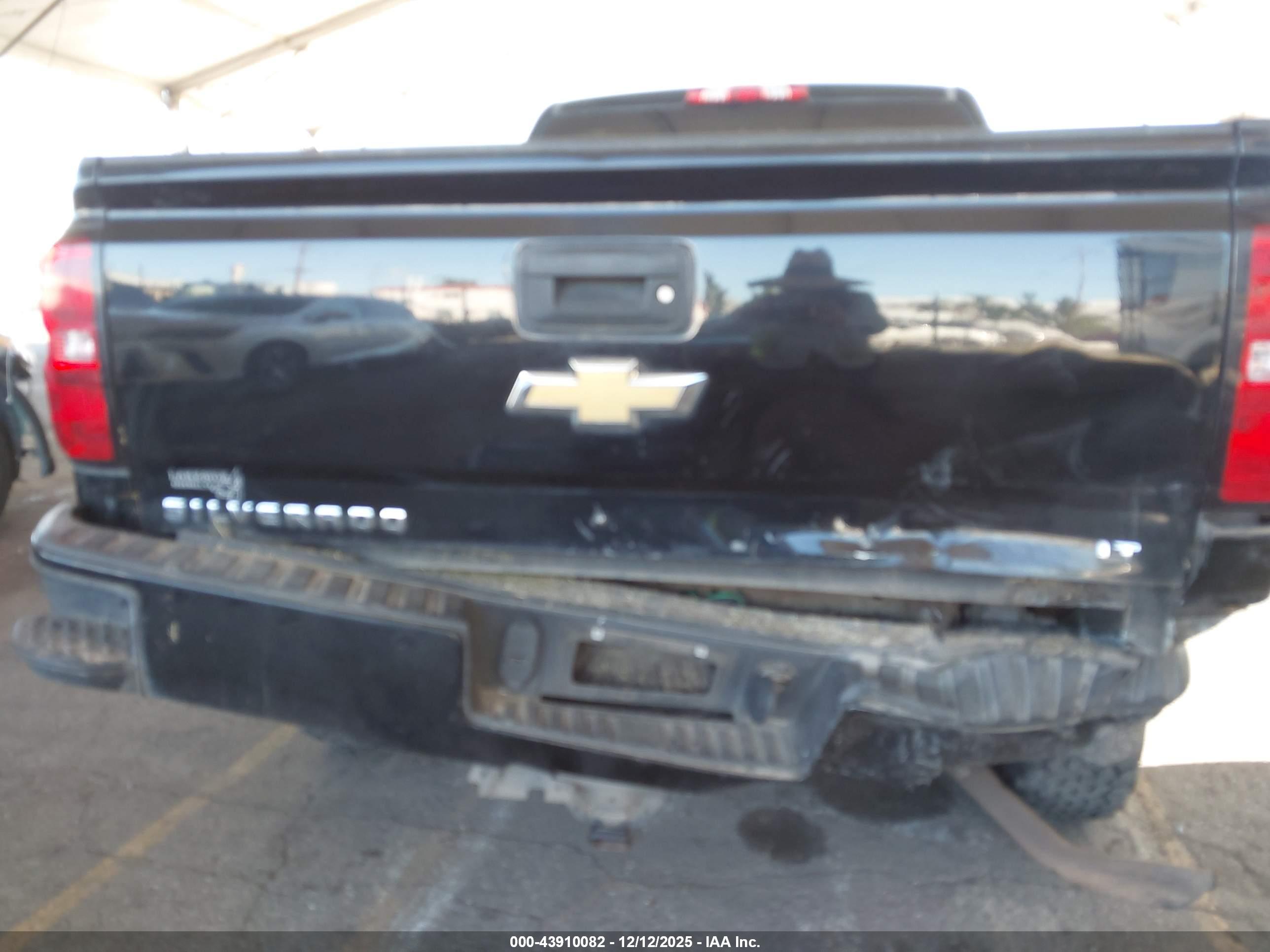 CHEVROLET SILVERADO image 6