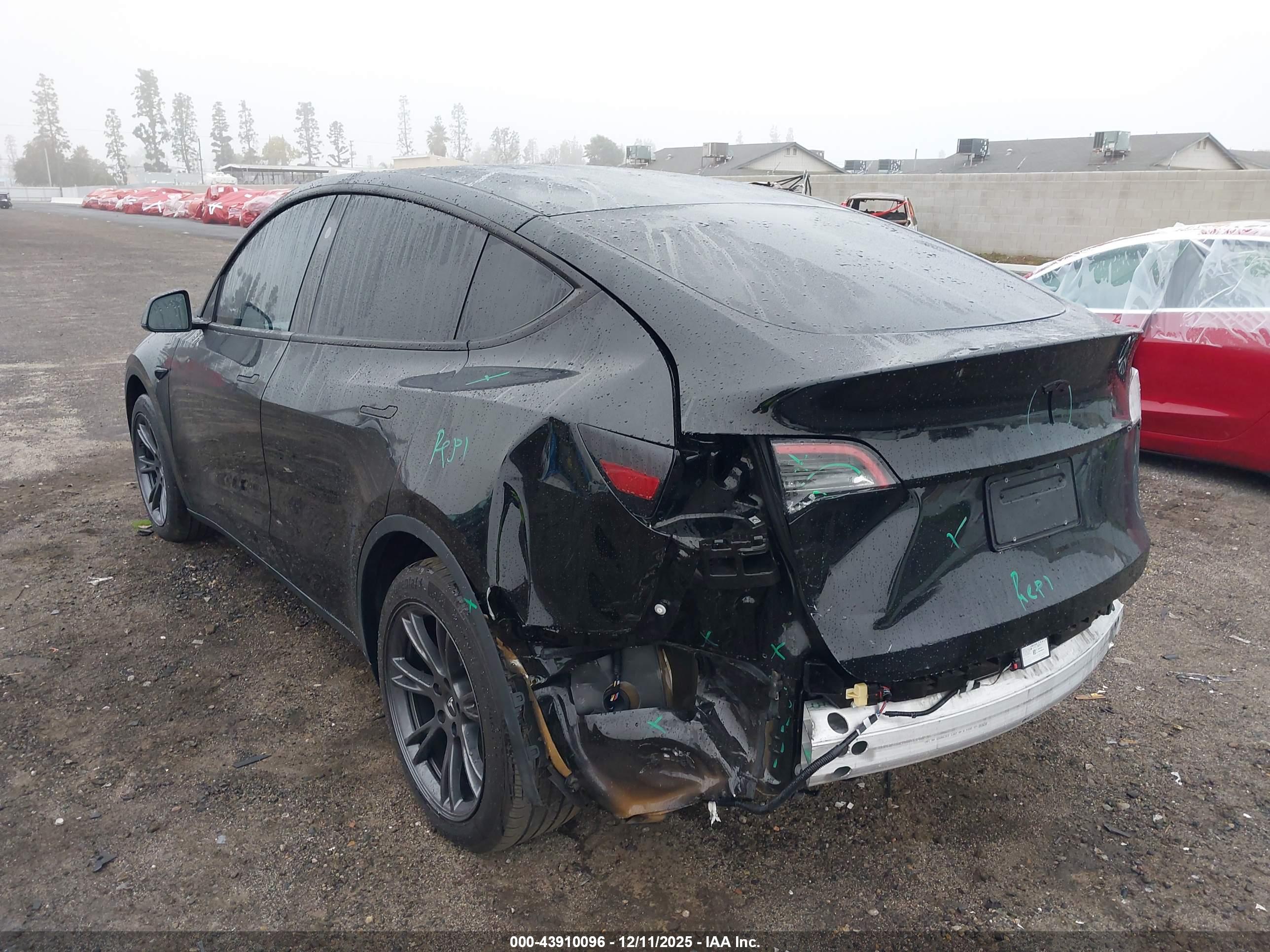 TESLA MODEL image 3