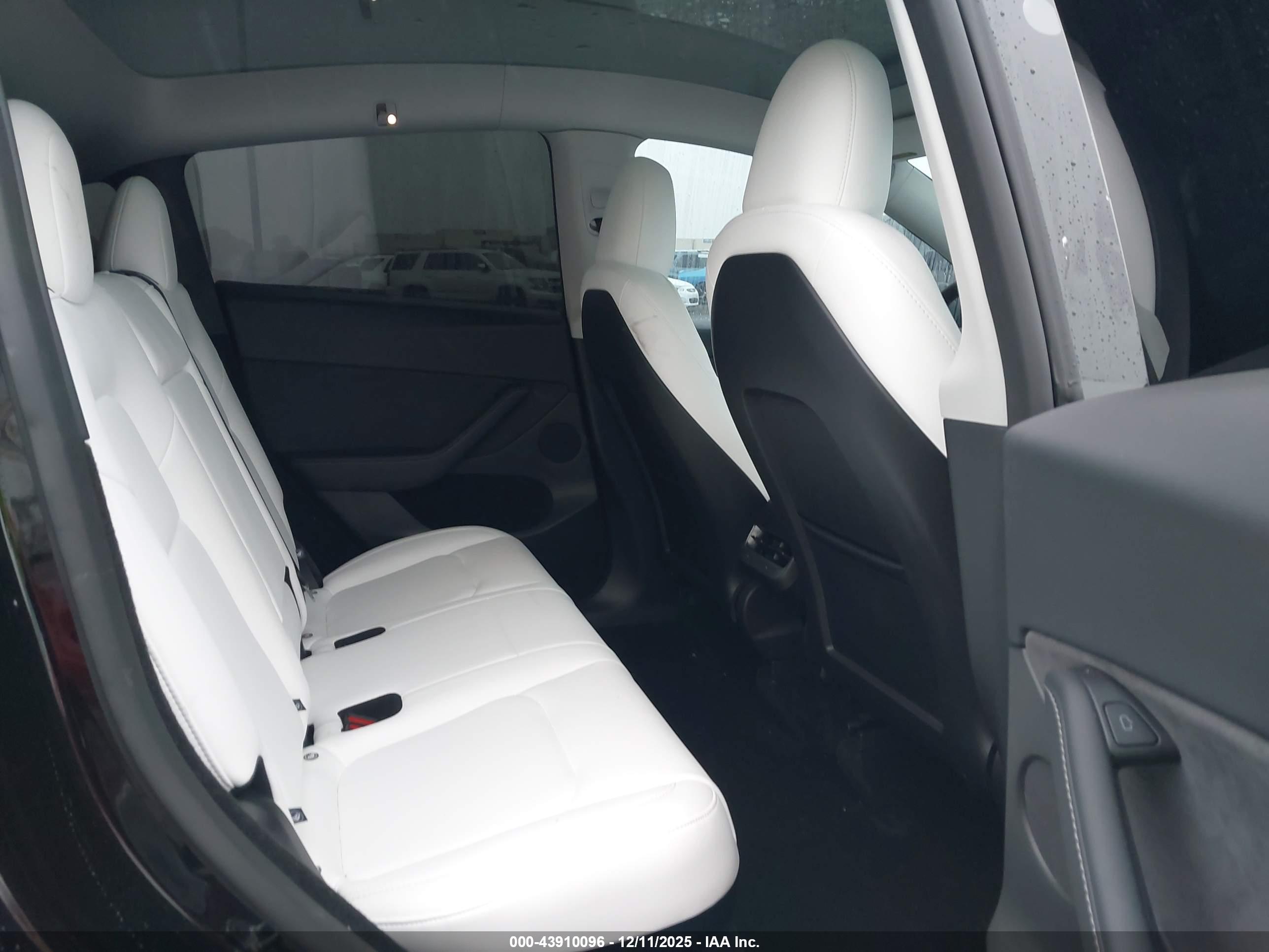 TESLA MODEL image 8