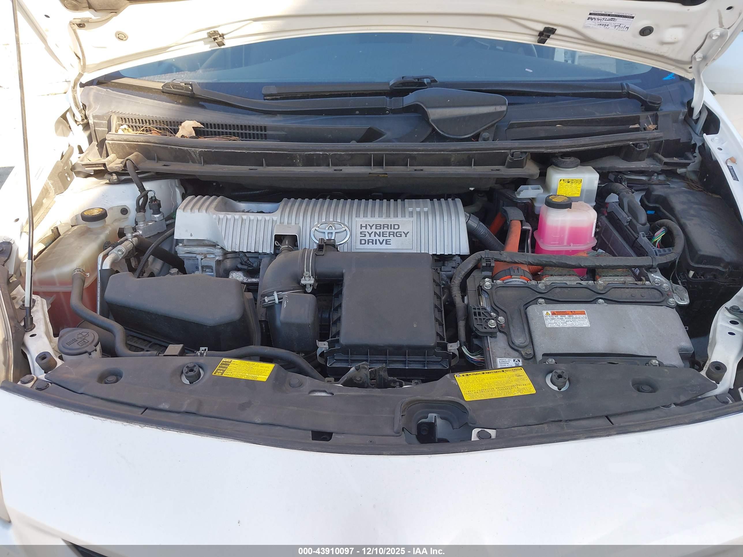 TOYOTA PRIUS image 10