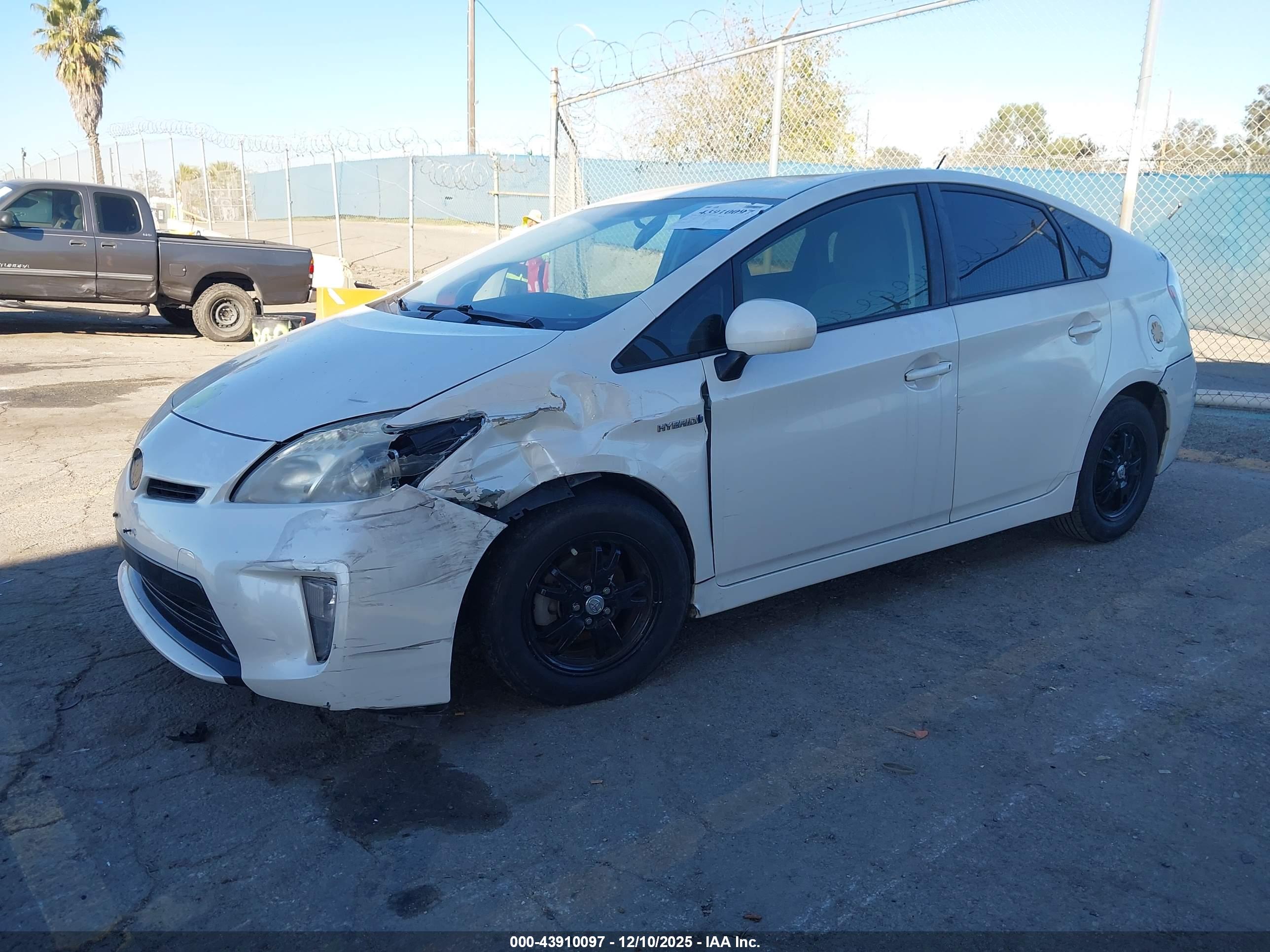TOYOTA PRIUS image 2