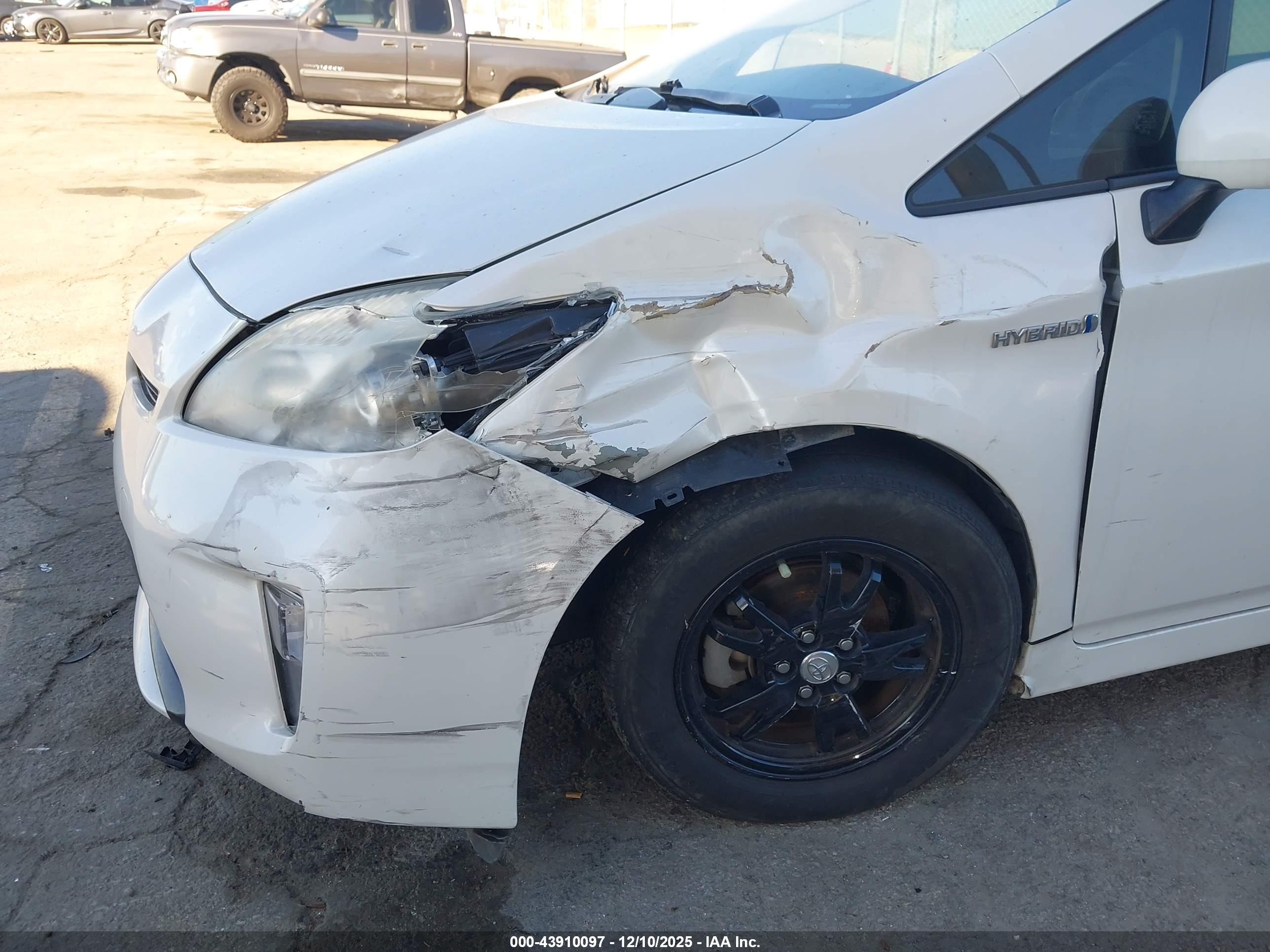 TOYOTA PRIUS image 6