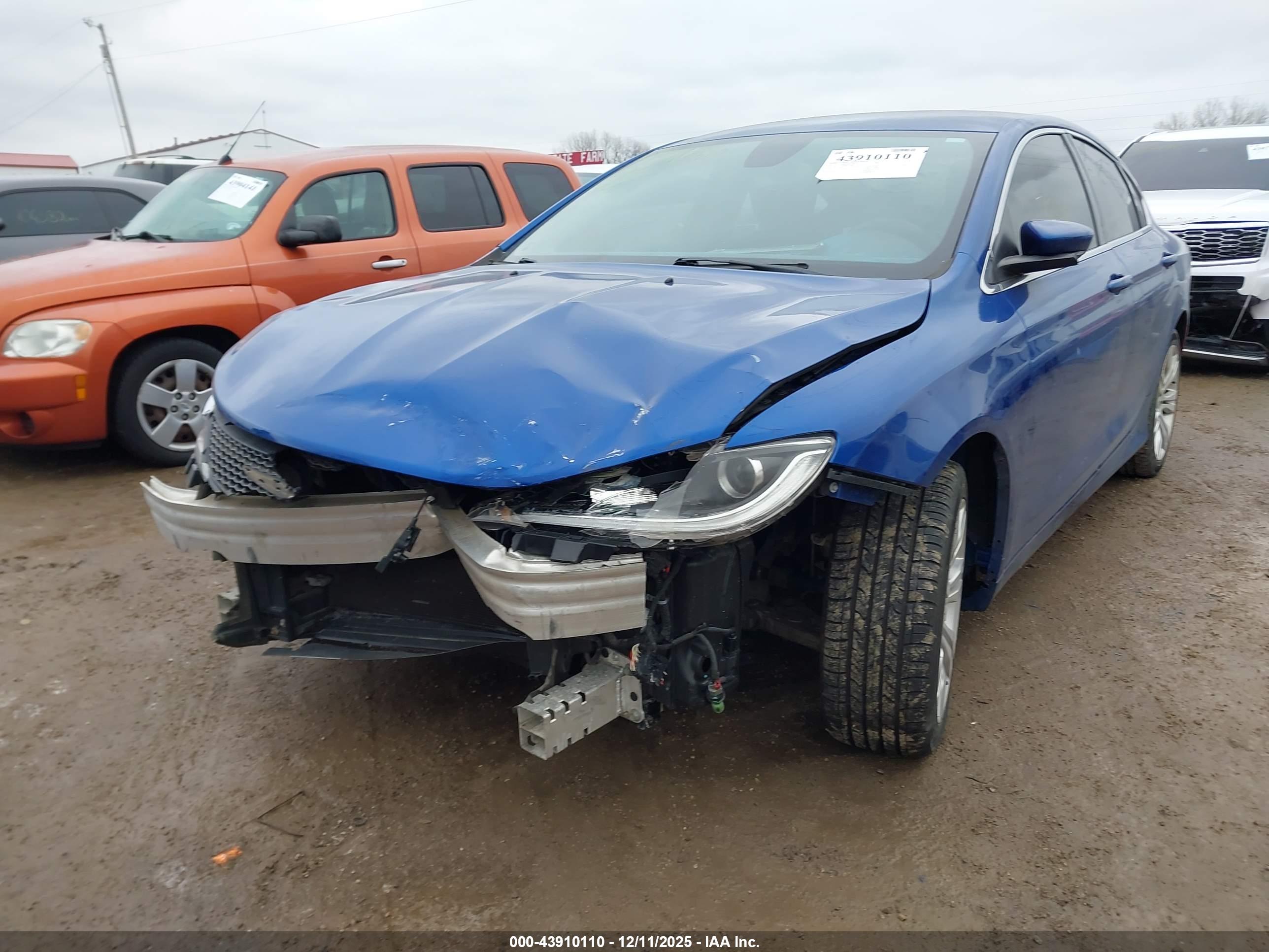 CHRYSLER 200 image 6