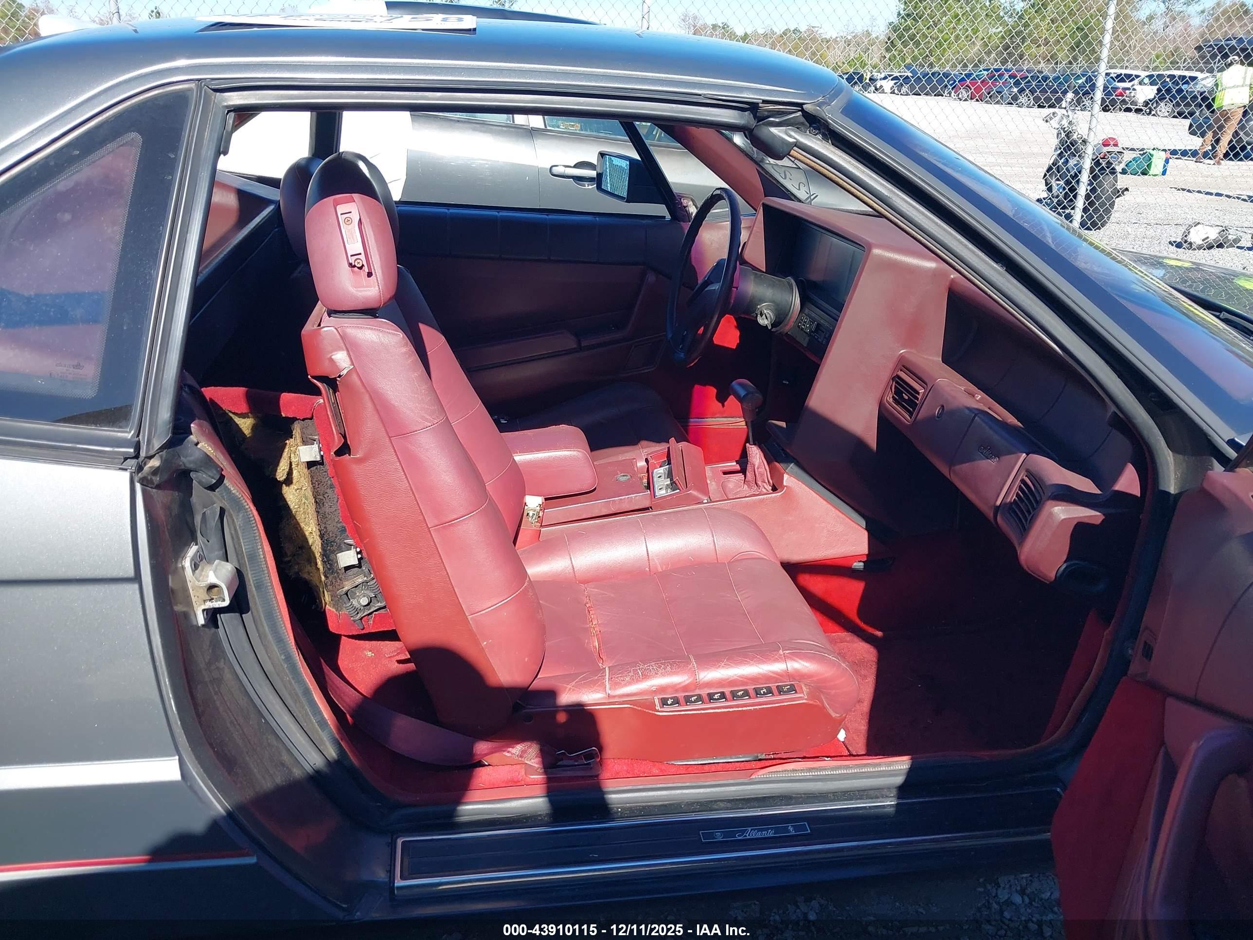 CADILLAC ALLANTE image 5