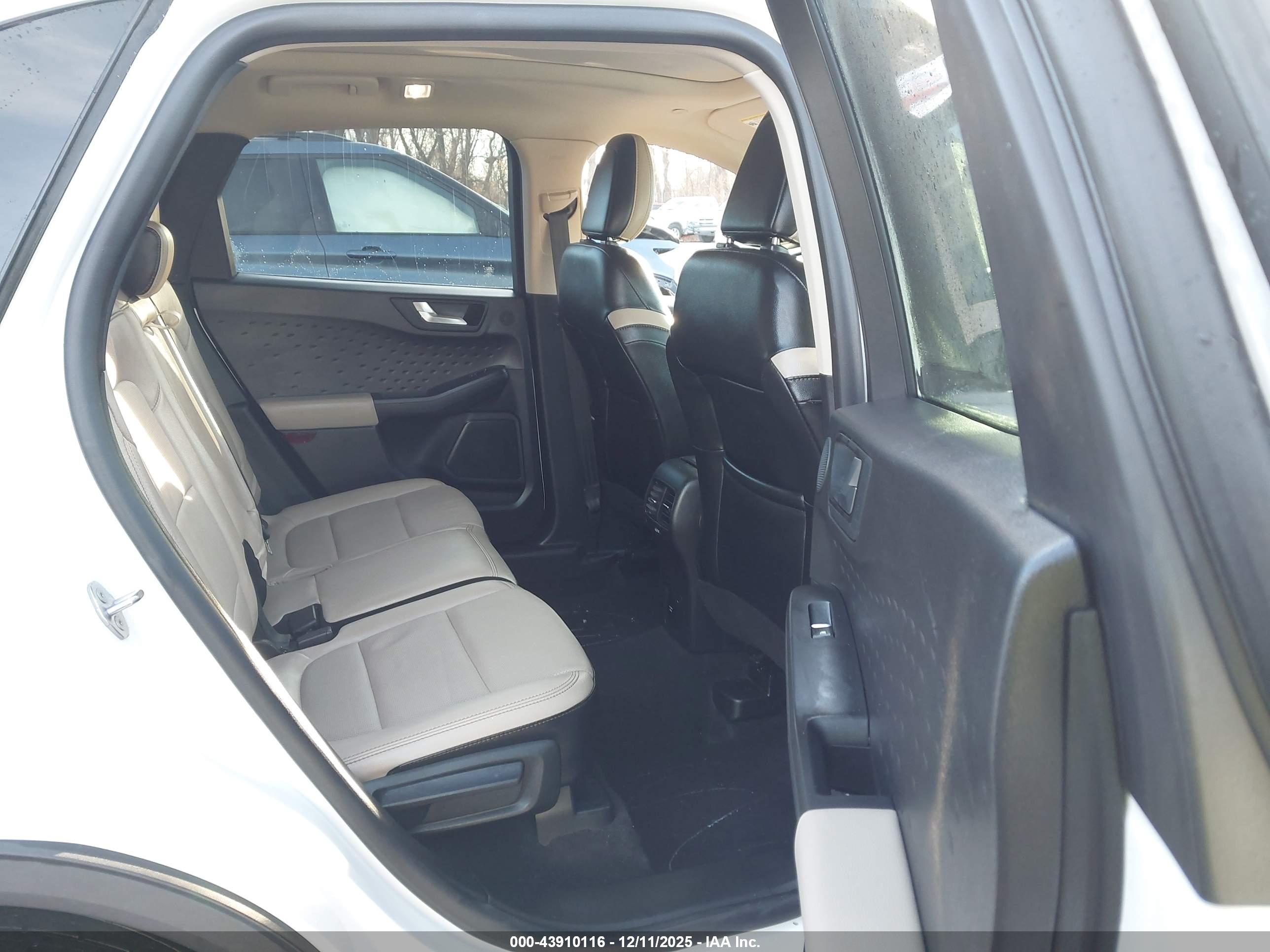 FORD ESCAPE image 8