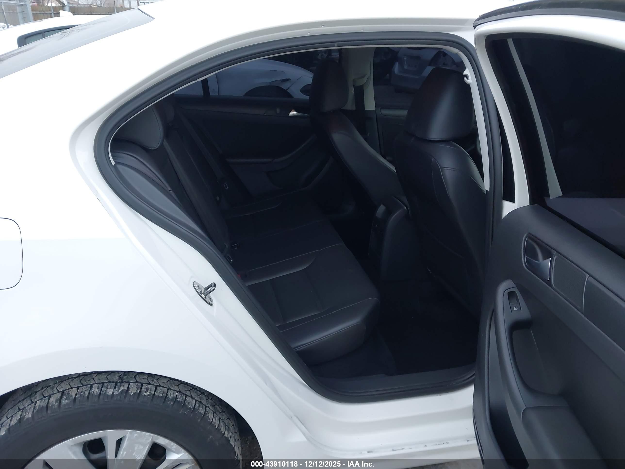 VOLKSWAGEN JETTA image 8