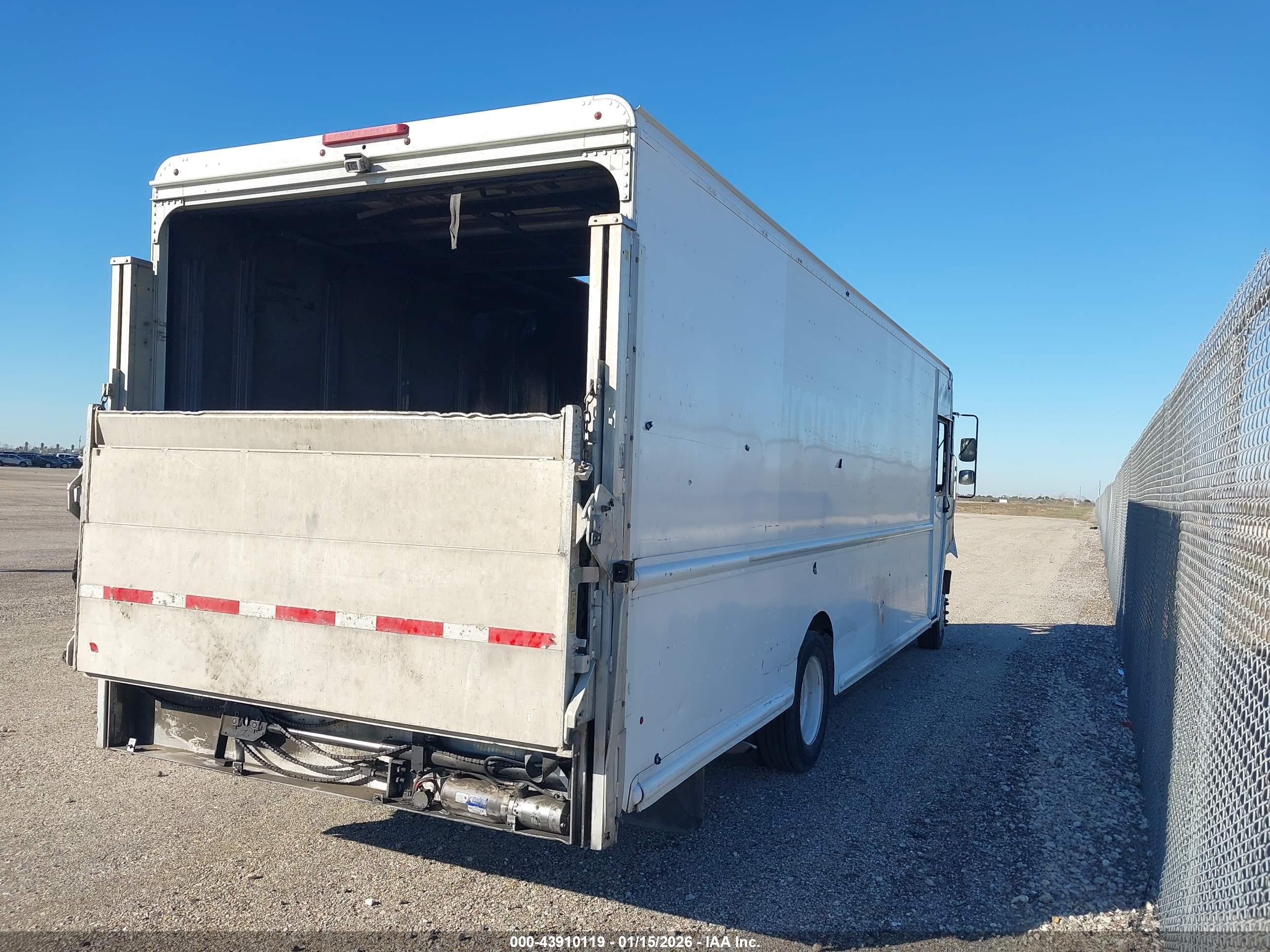FREIGHTLINER CHASSIS image 4