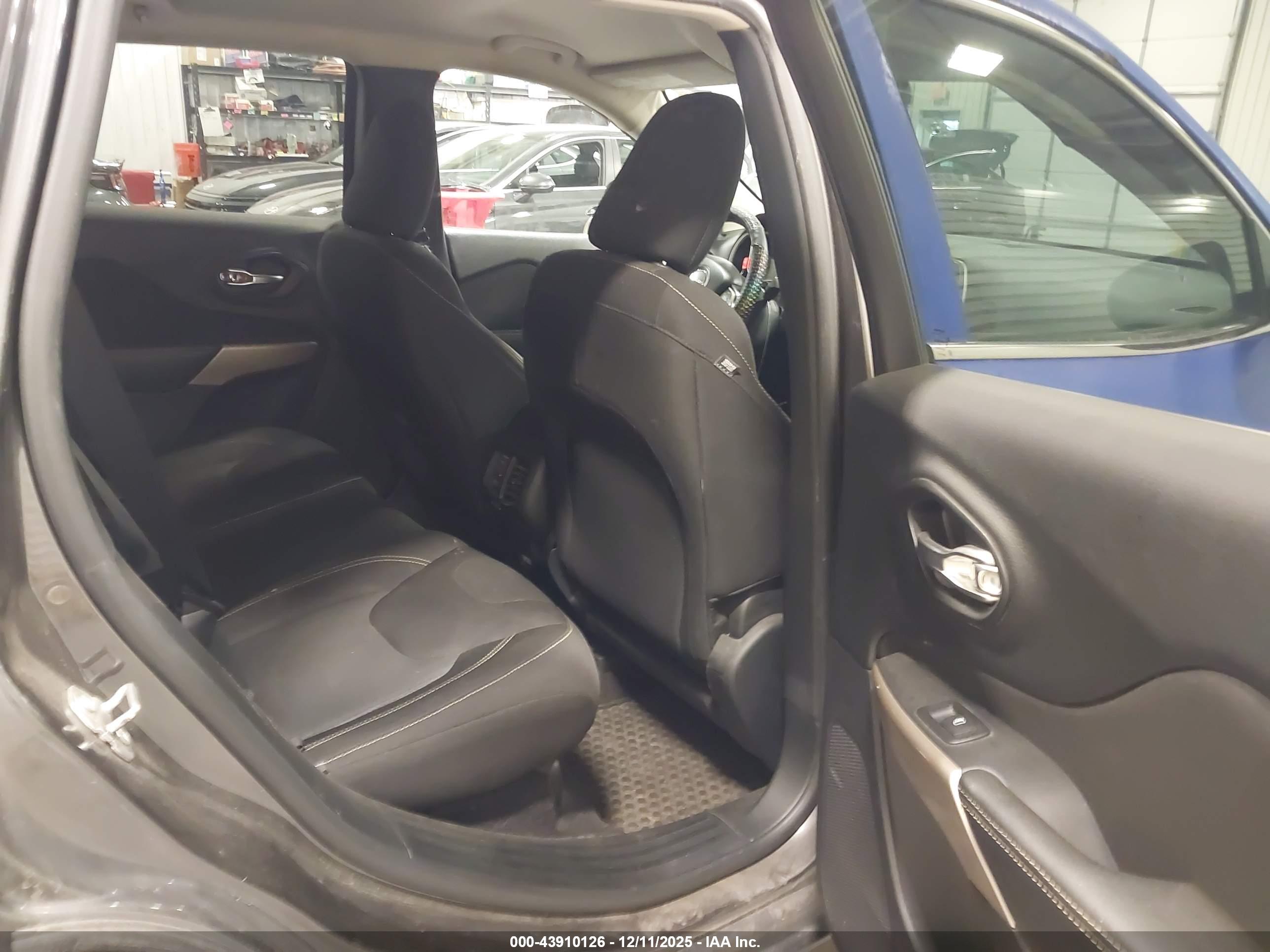 JEEP CHEROKEE image 8