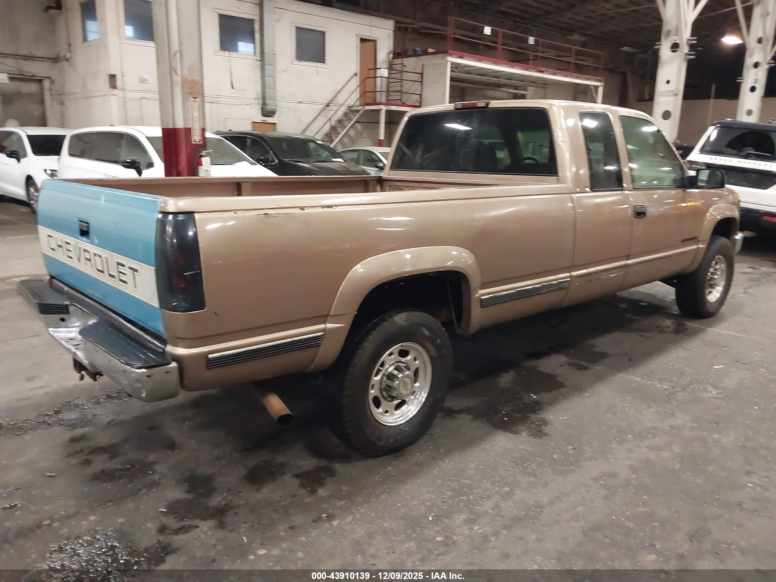 CHEVROLET GMT-400 image 4