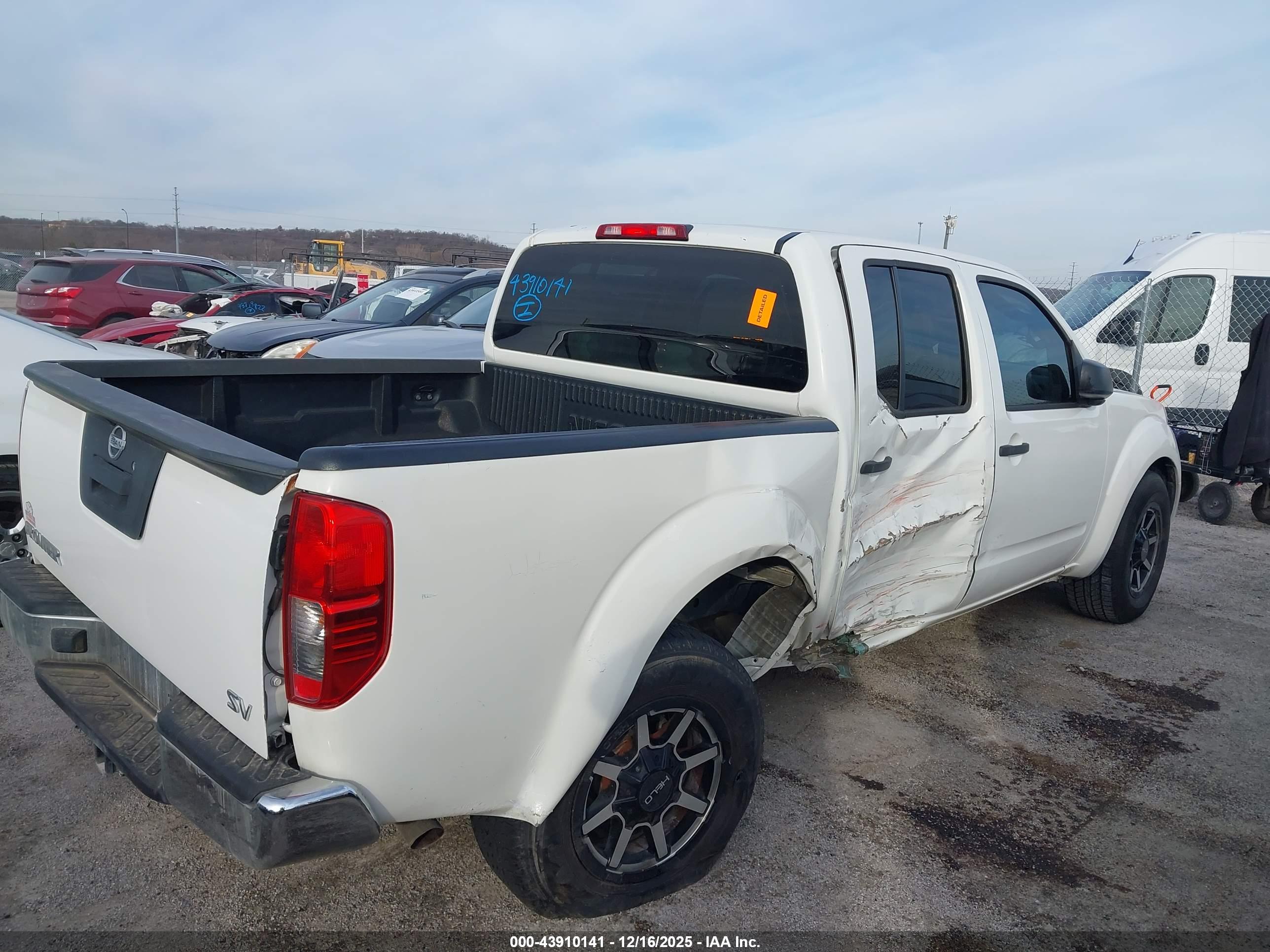 NISSAN FRONTIER image 6