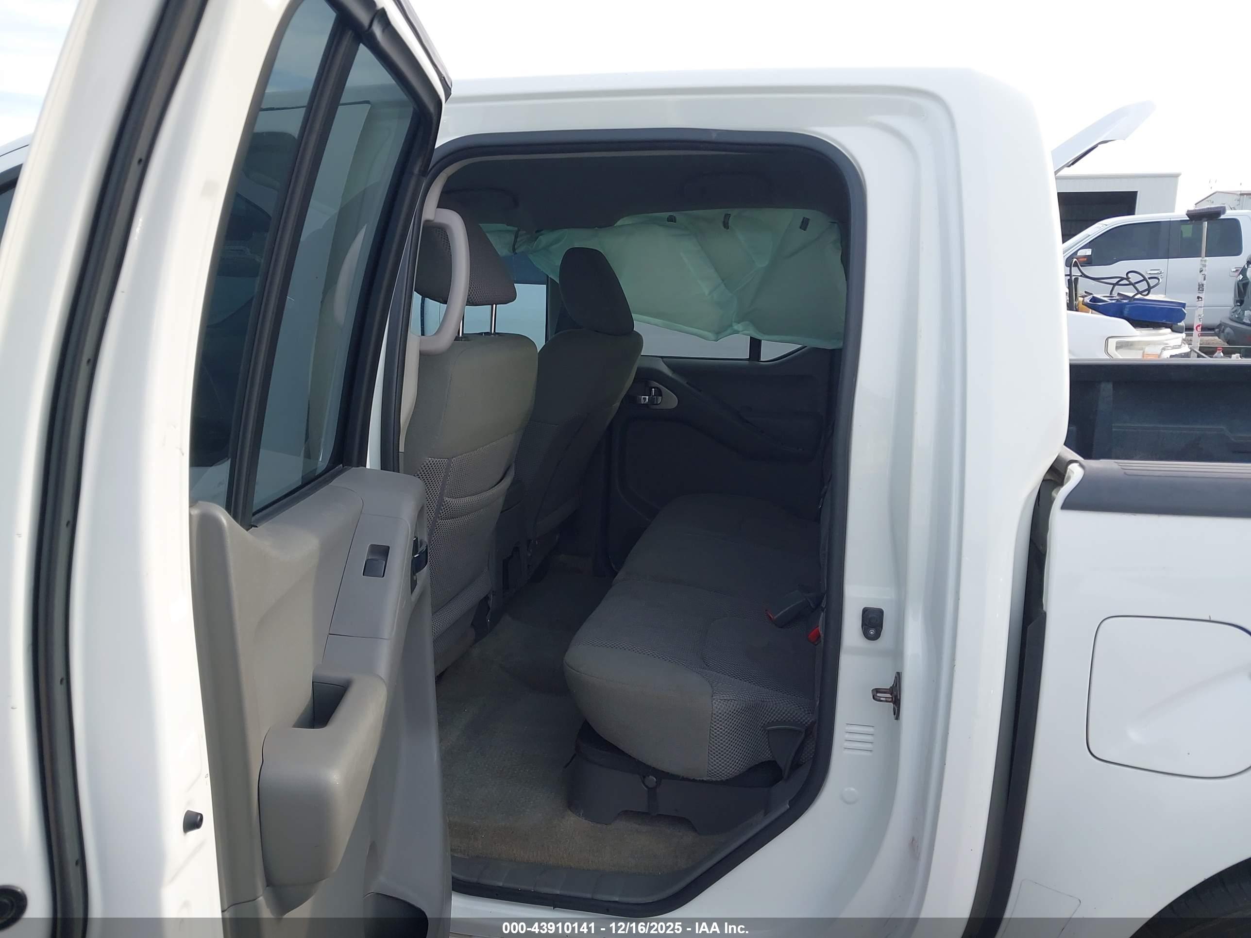 NISSAN FRONTIER image 8