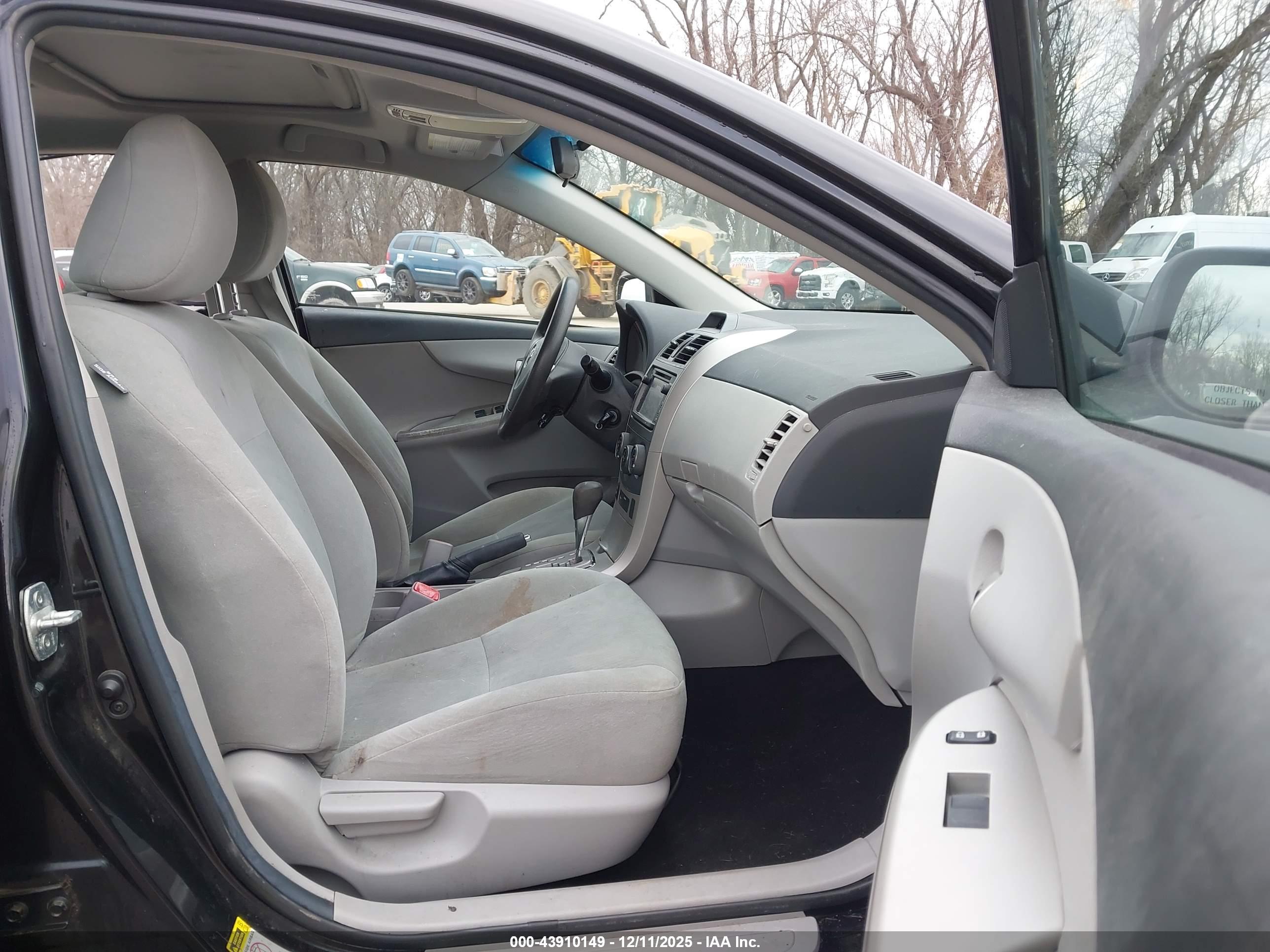 TOYOTA COROLLA image 5