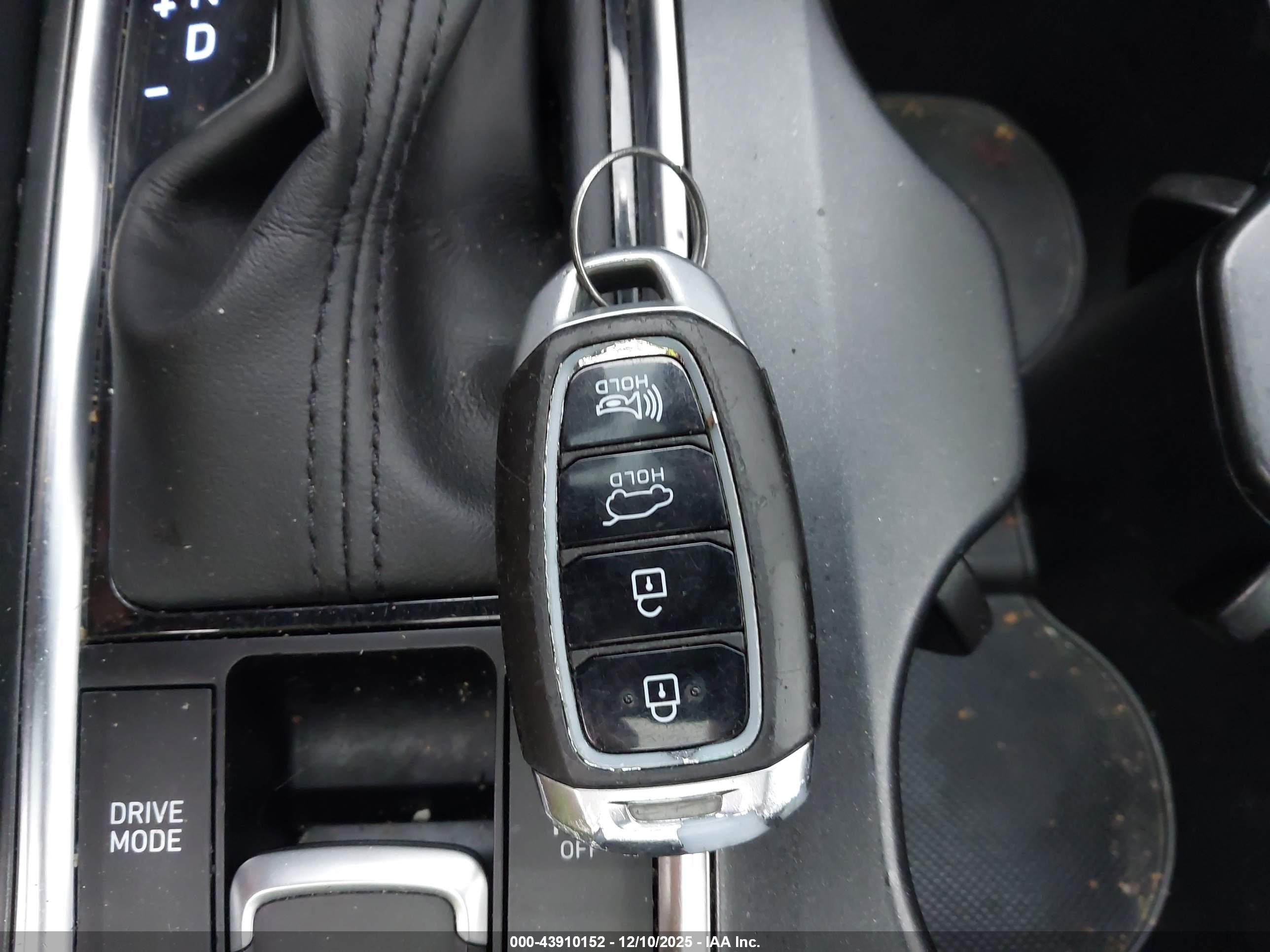 HYUNDAI SANTA image 11