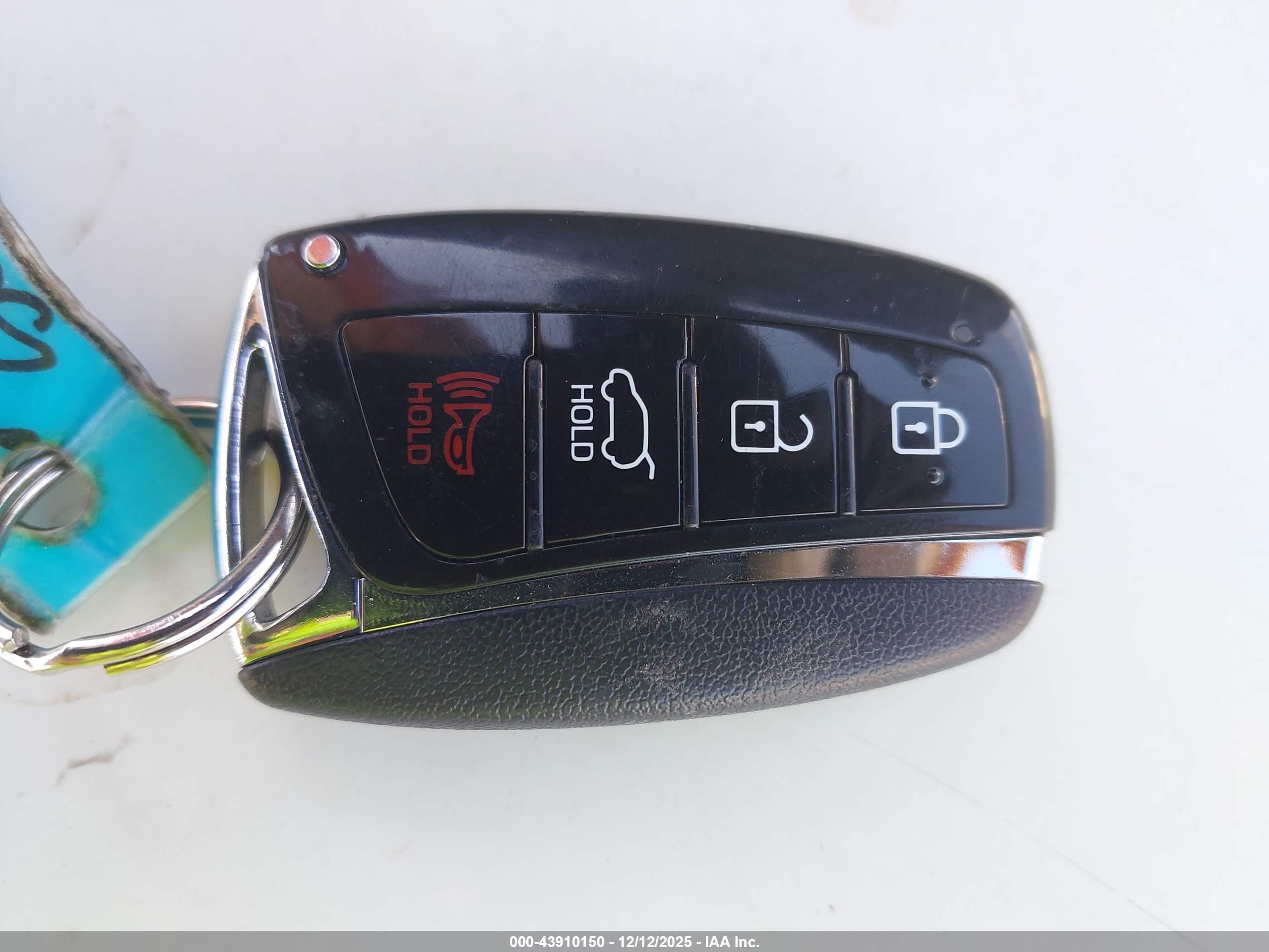 HYUNDAI SANTA image 11