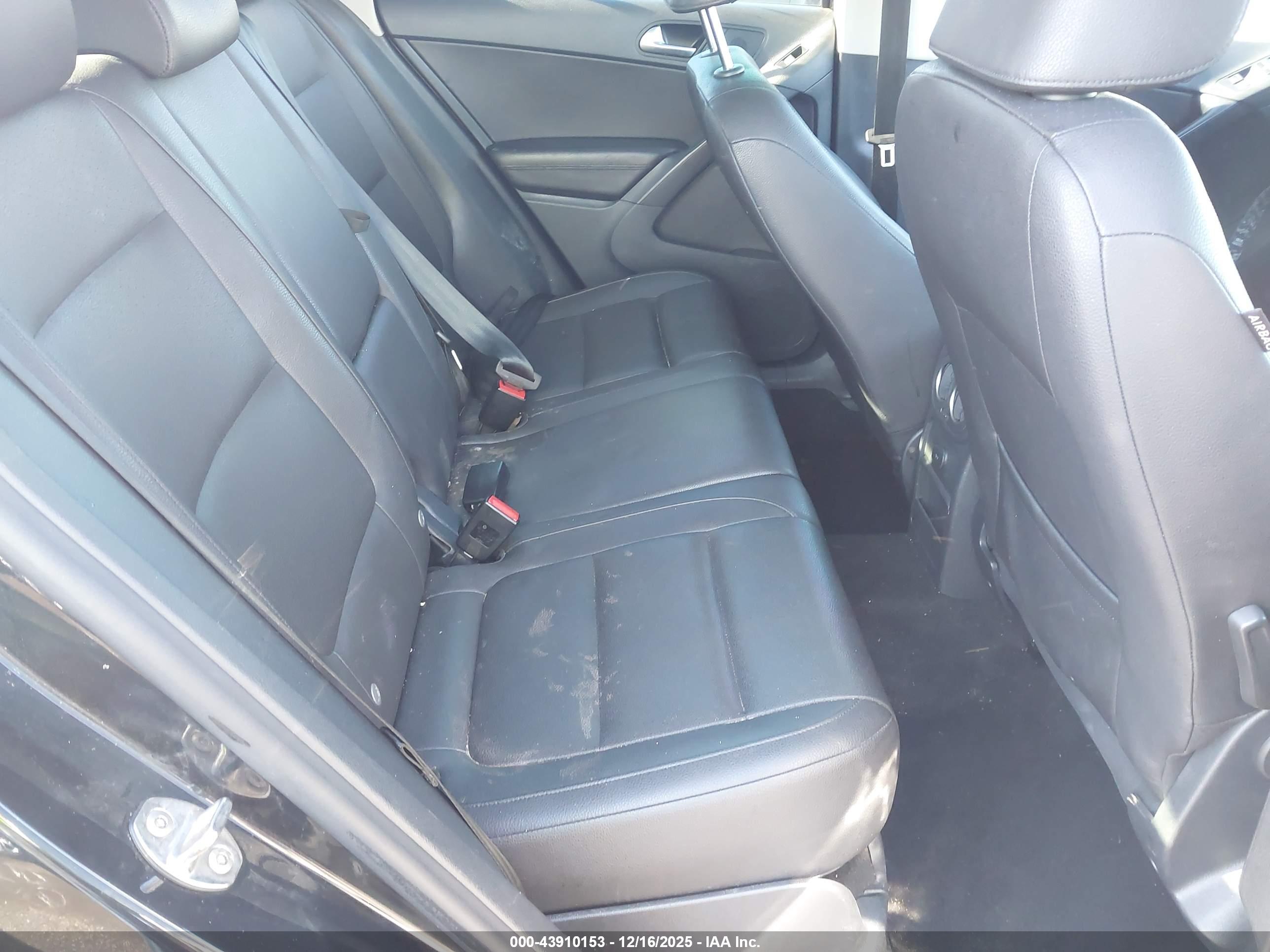VOLKSWAGEN TIGUAN image 8