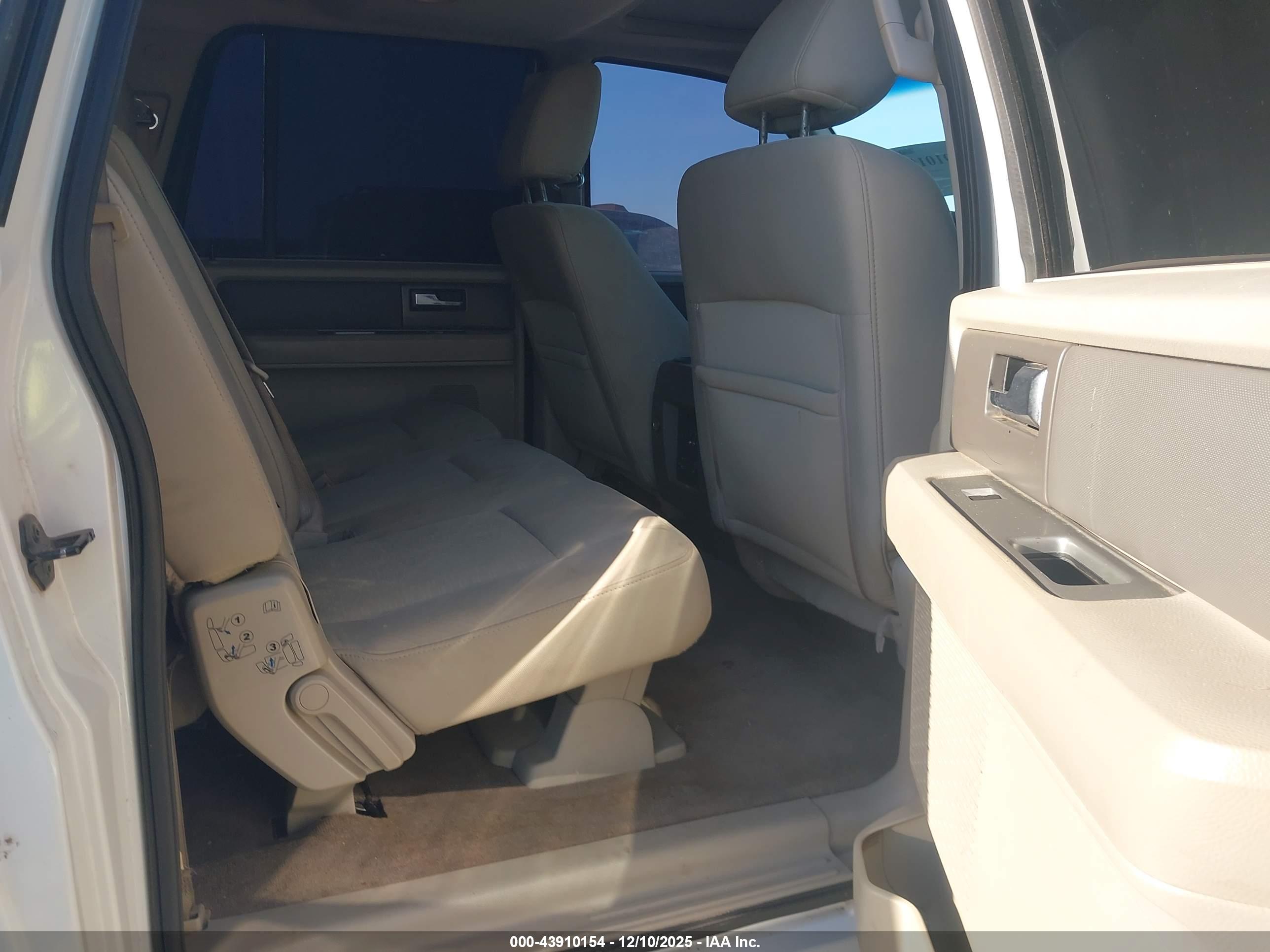 FORD EXPEDITION image 8