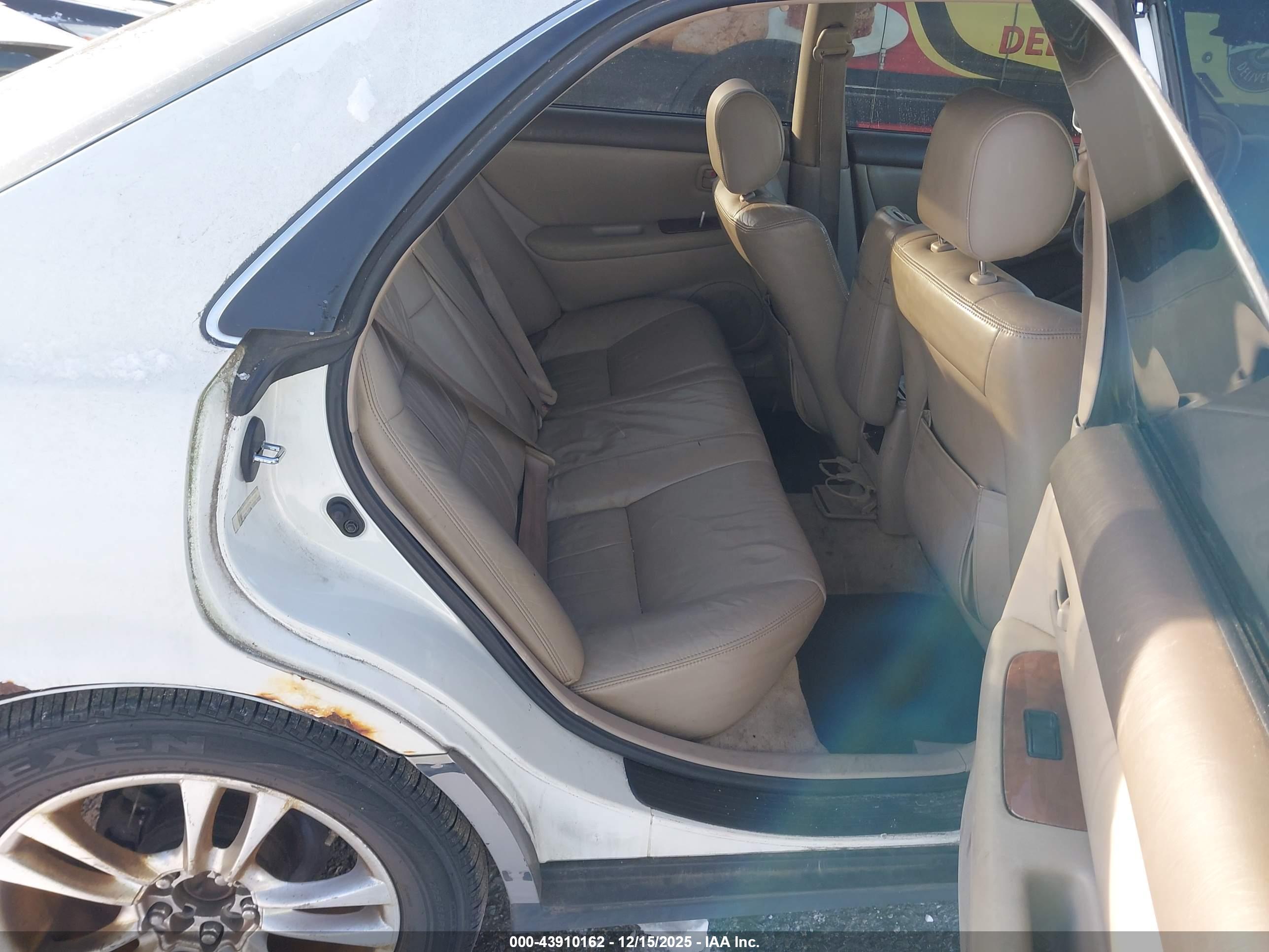 LEXUS ES image 8