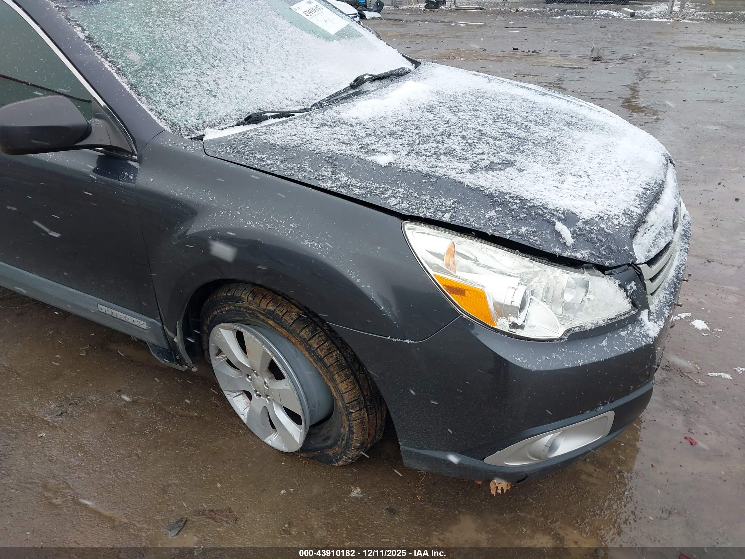 SUBARU OUTBACK image 6
