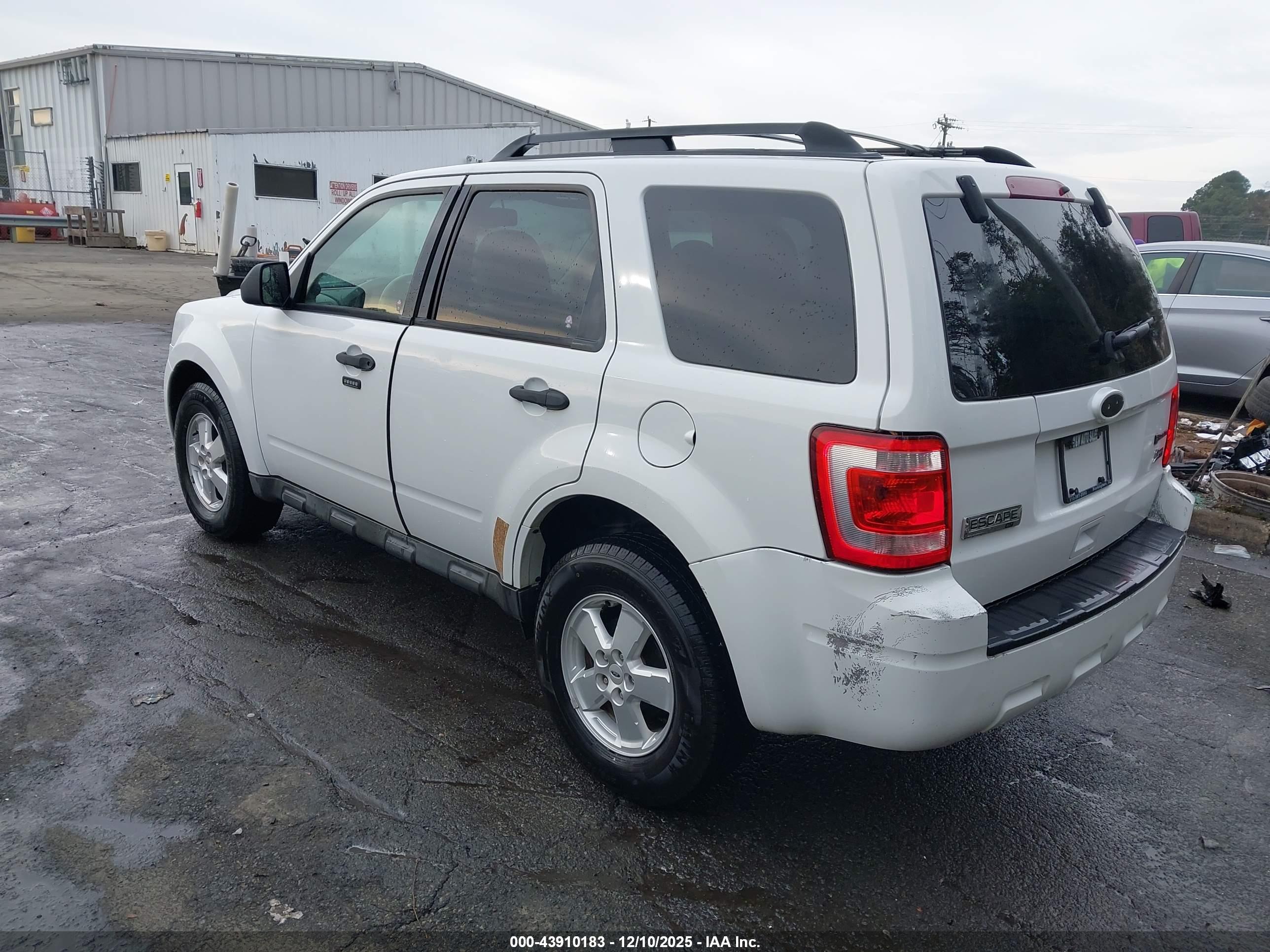 FORD ESCAPE image 3