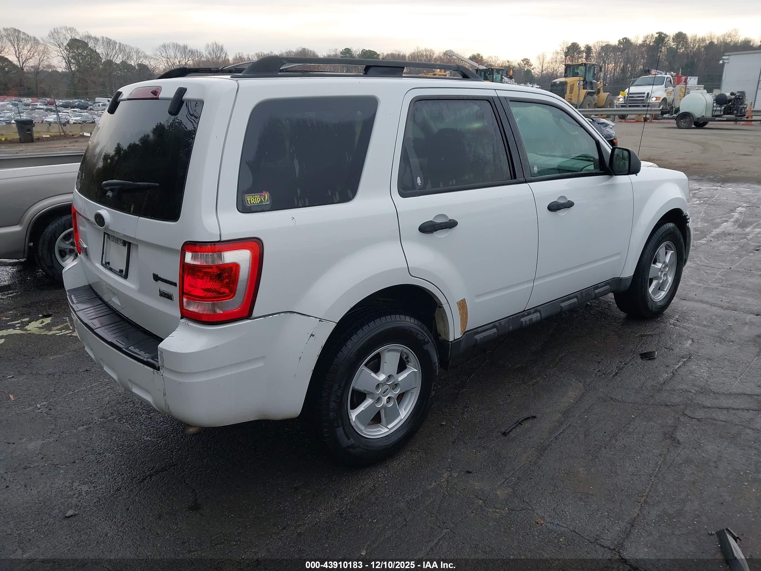 FORD ESCAPE image 4