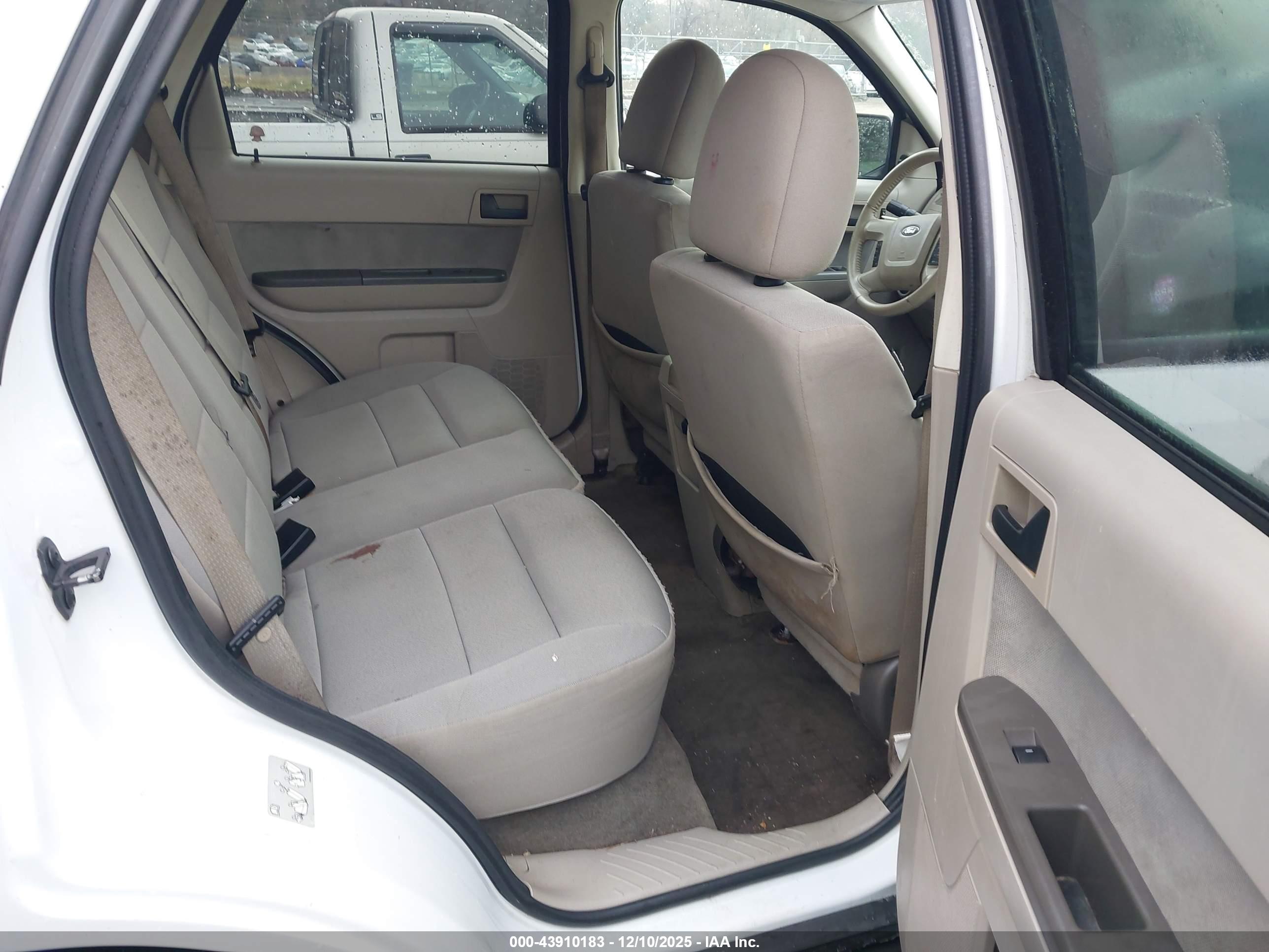 FORD ESCAPE image 8
