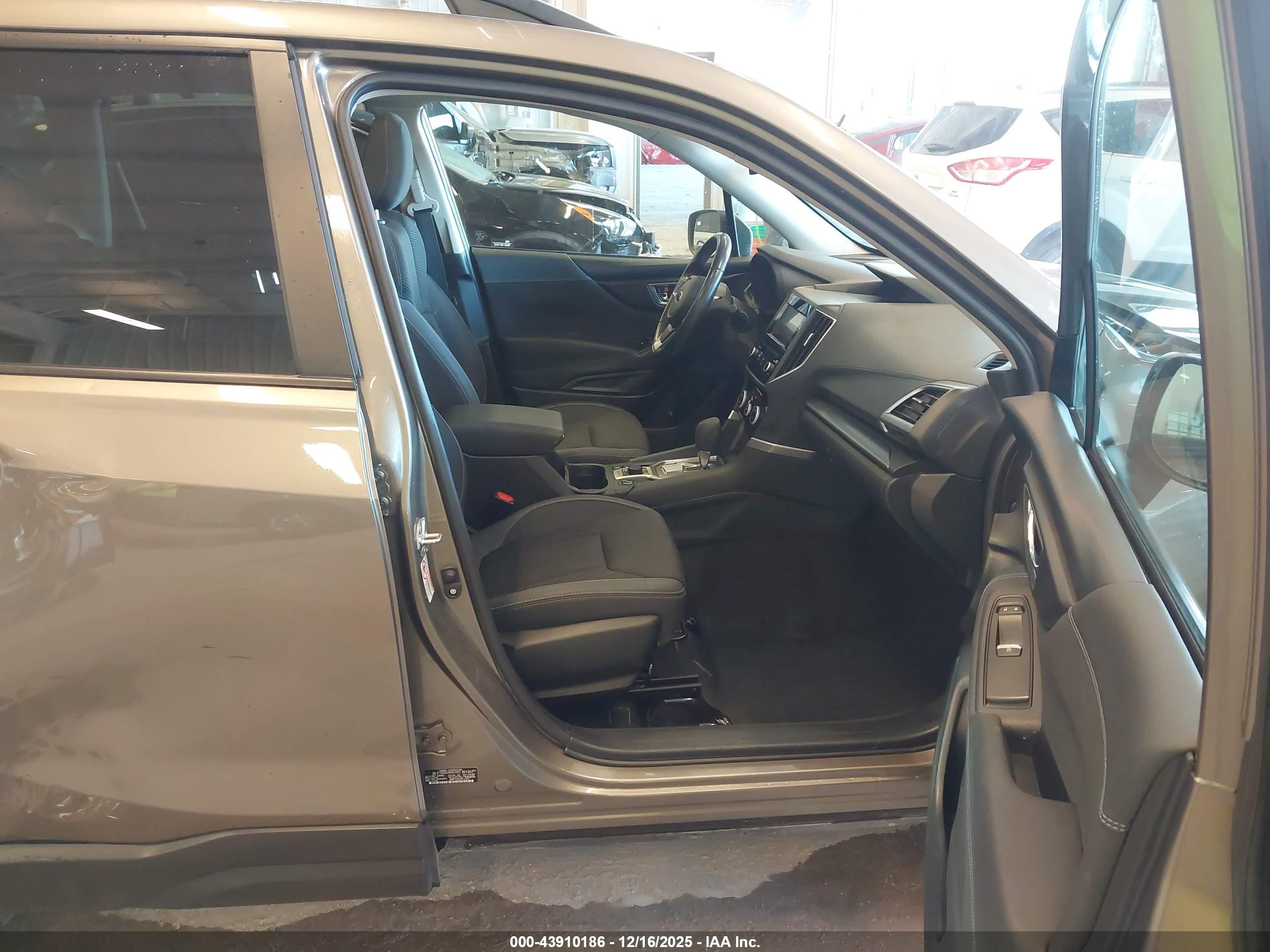 SUBARU FORESTER image 5