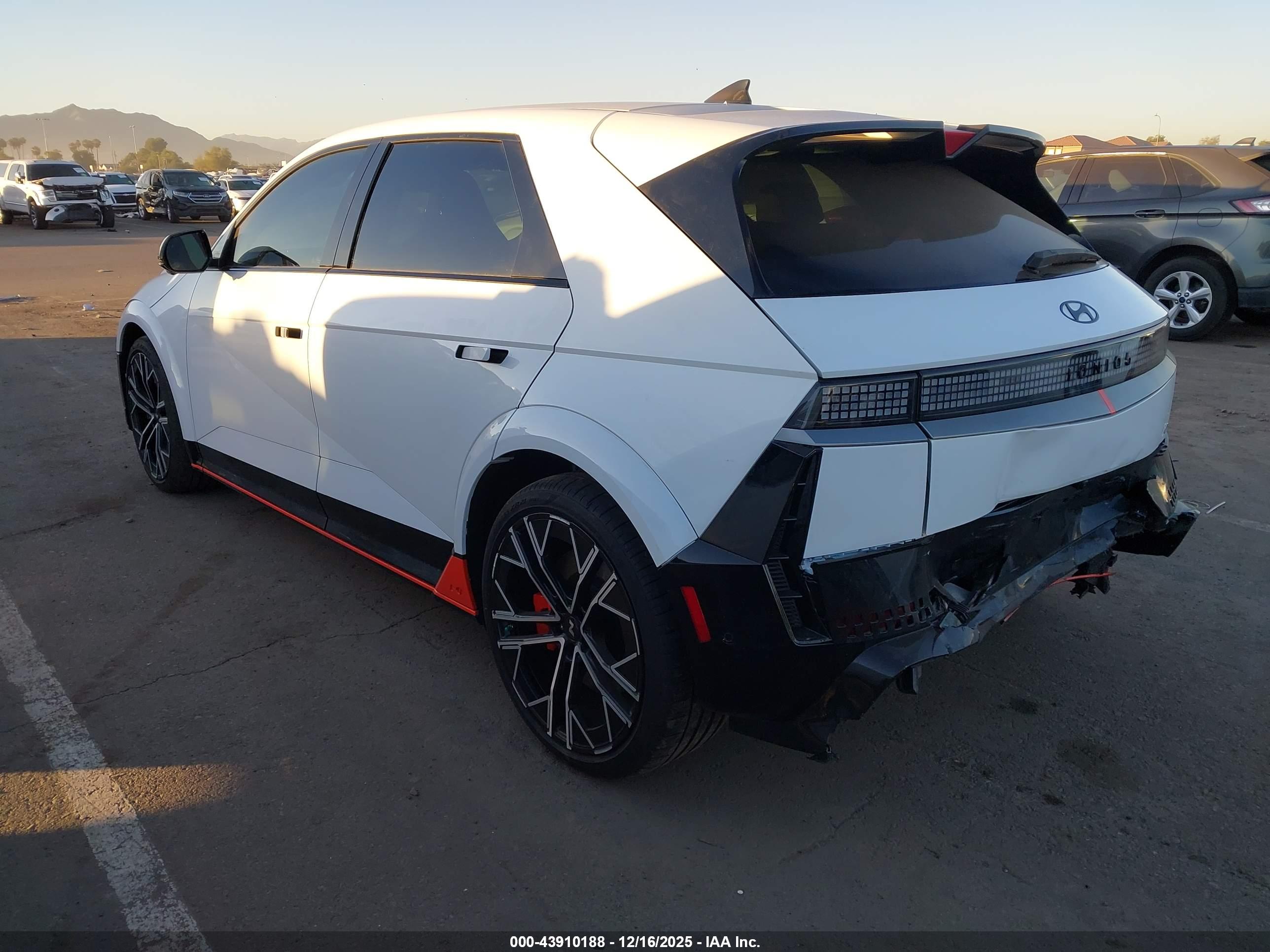 HYUNDAI IONIQ image 3