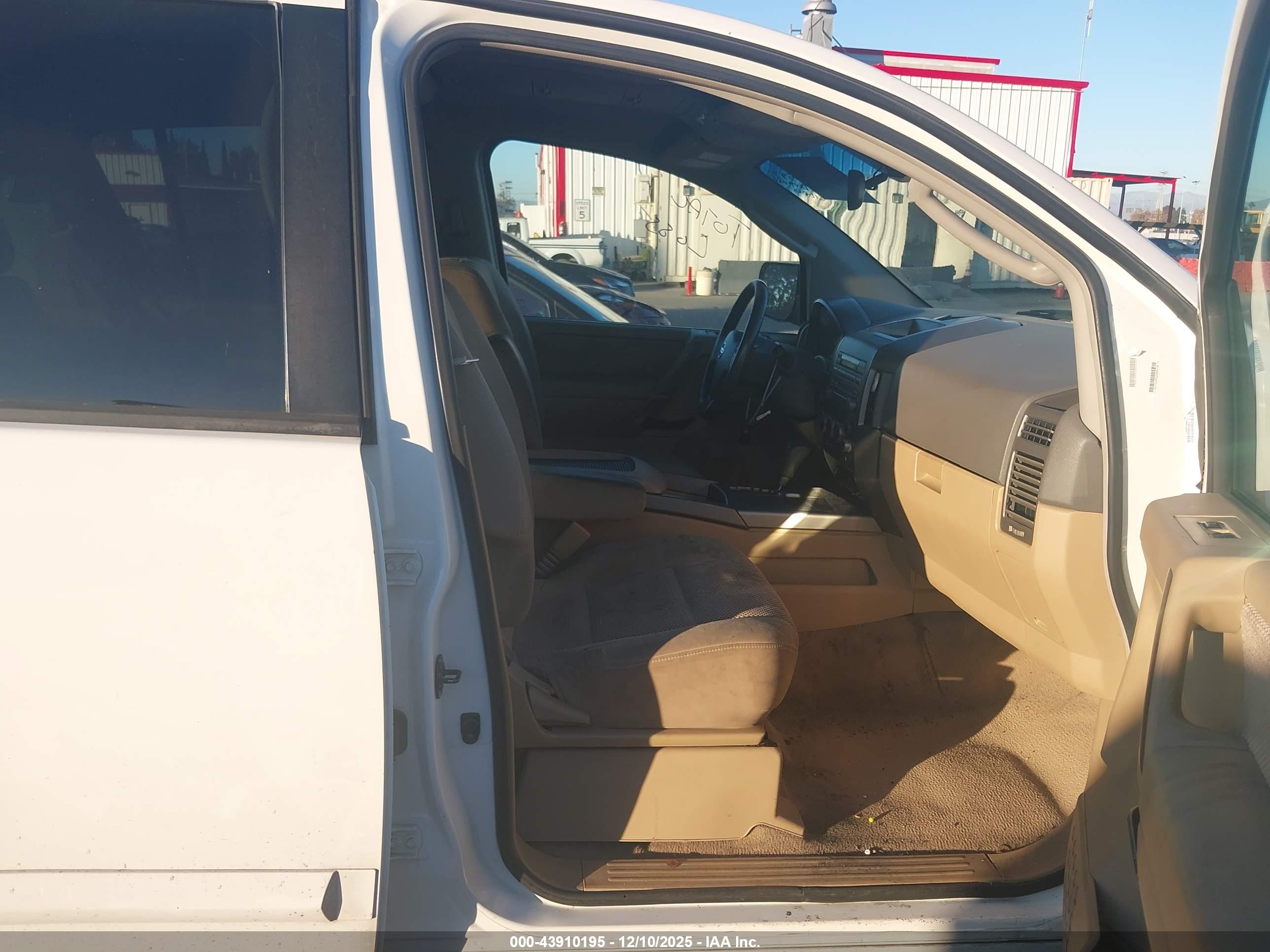 NISSAN ARMADA image 5