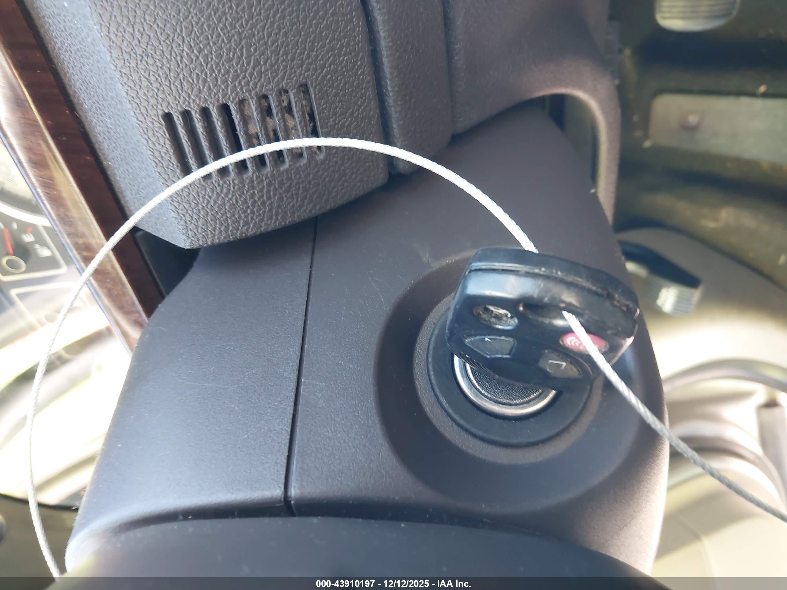 FORD TAURUS image 11
