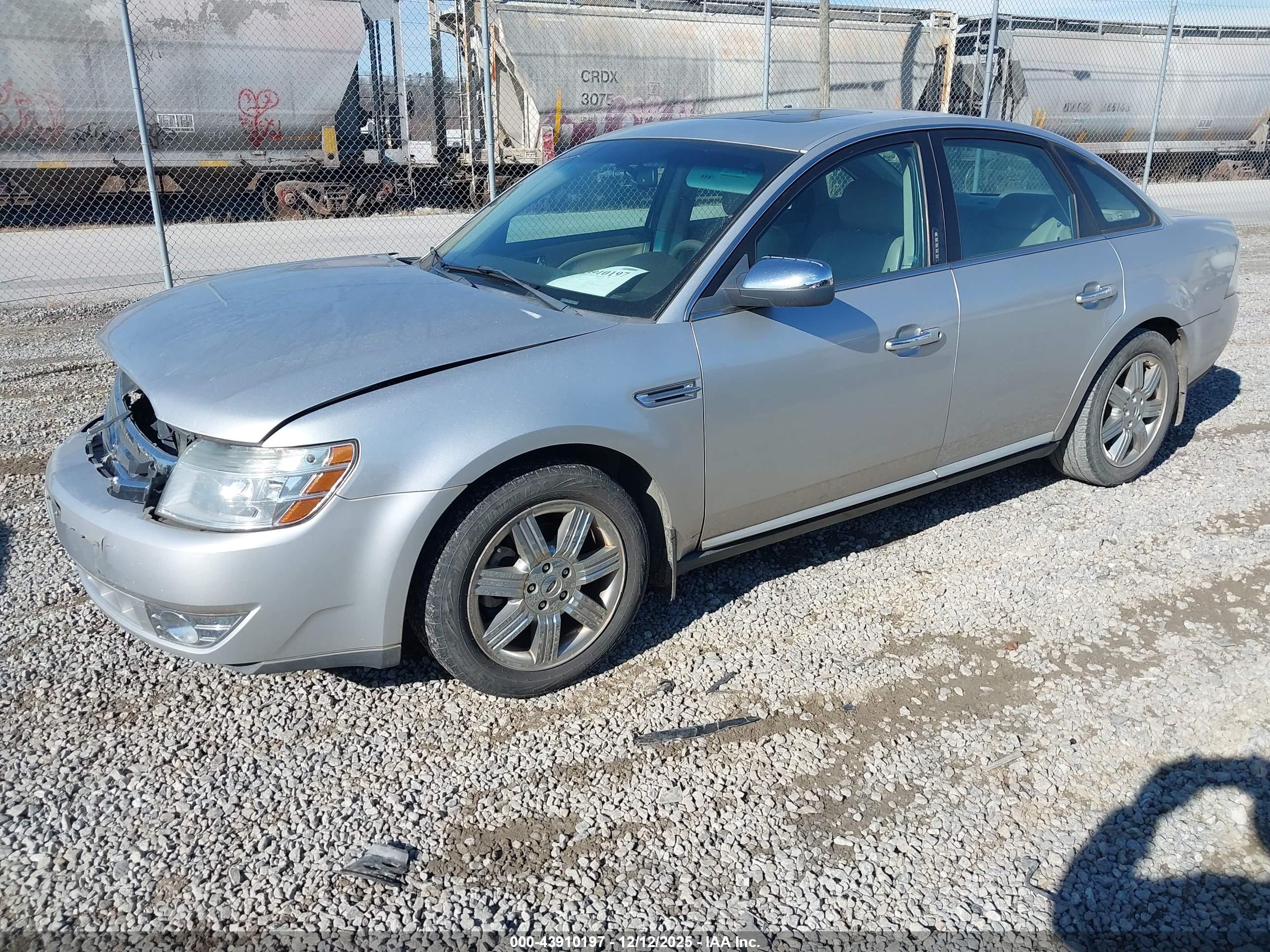FORD TAURUS image 2