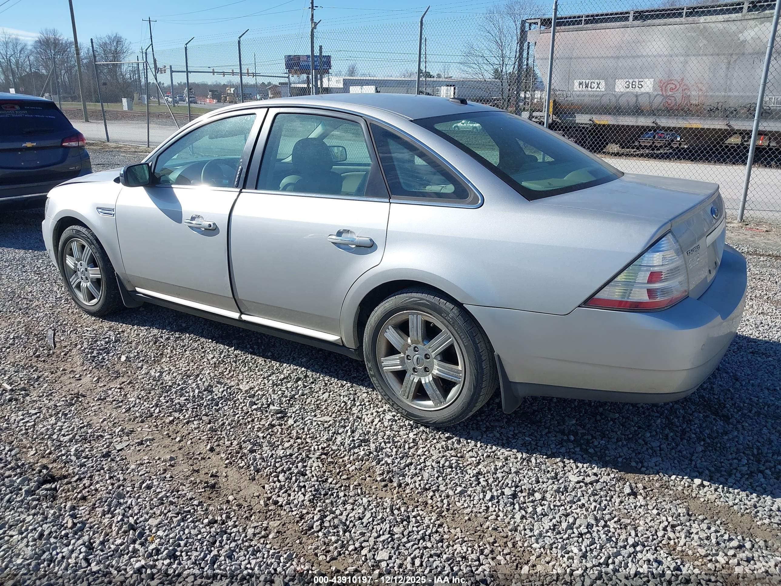 FORD TAURUS image 3