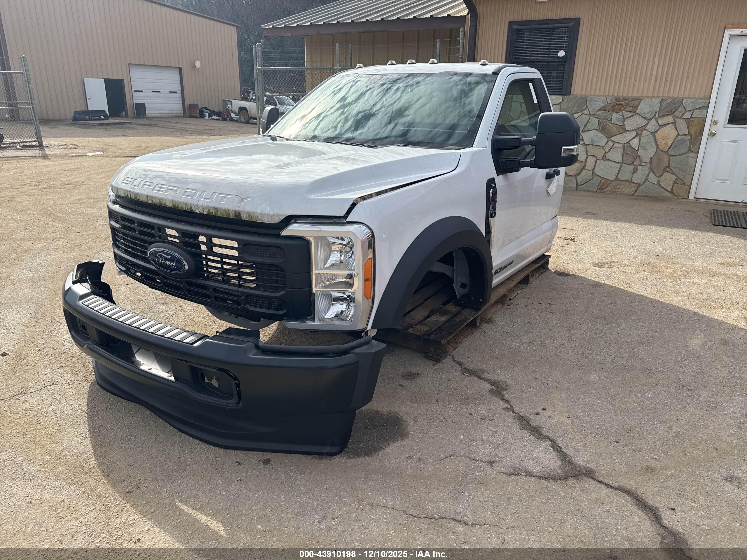 FORD F-550 image 2