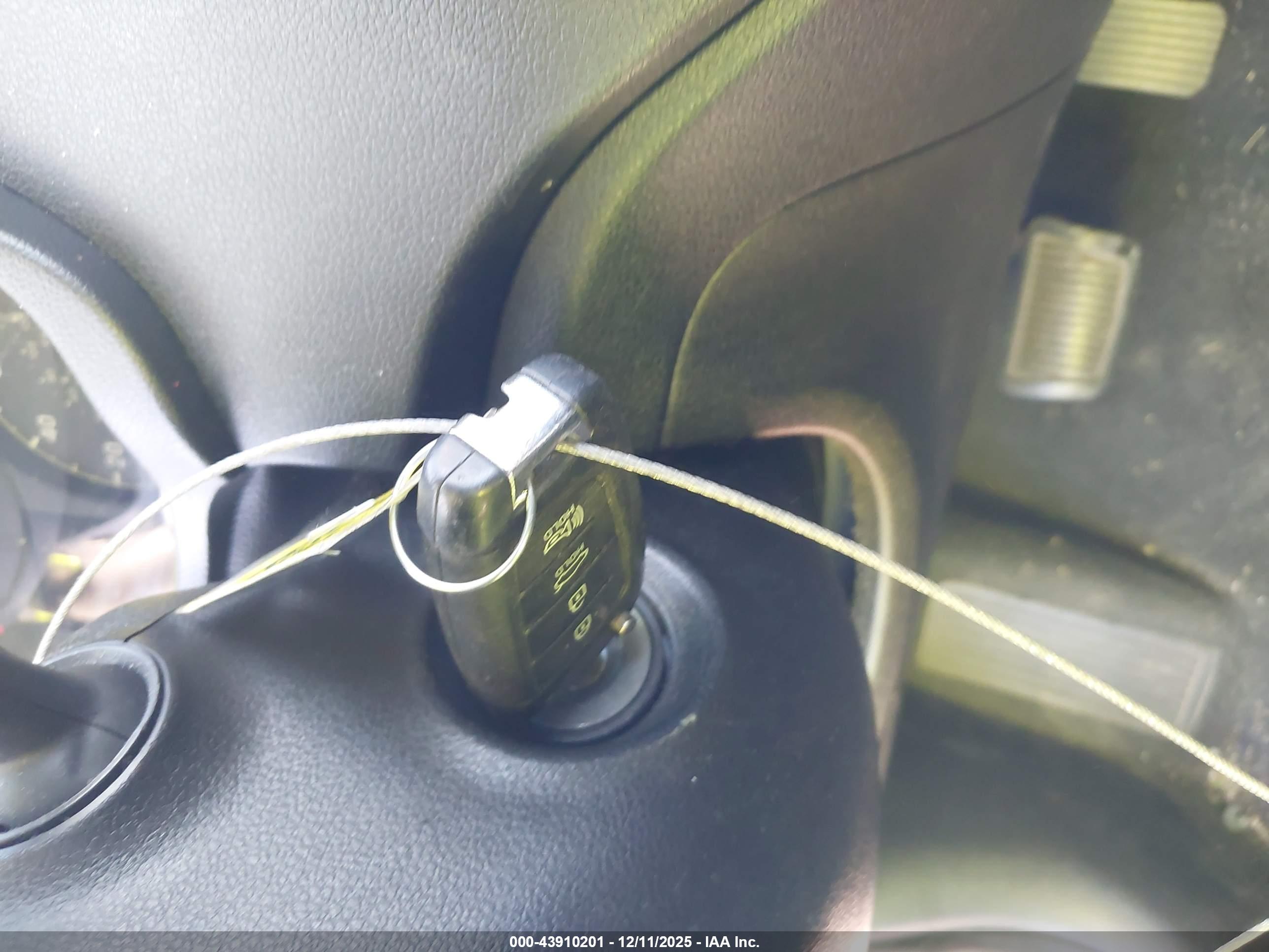 HYUNDAI ACCENT image 11