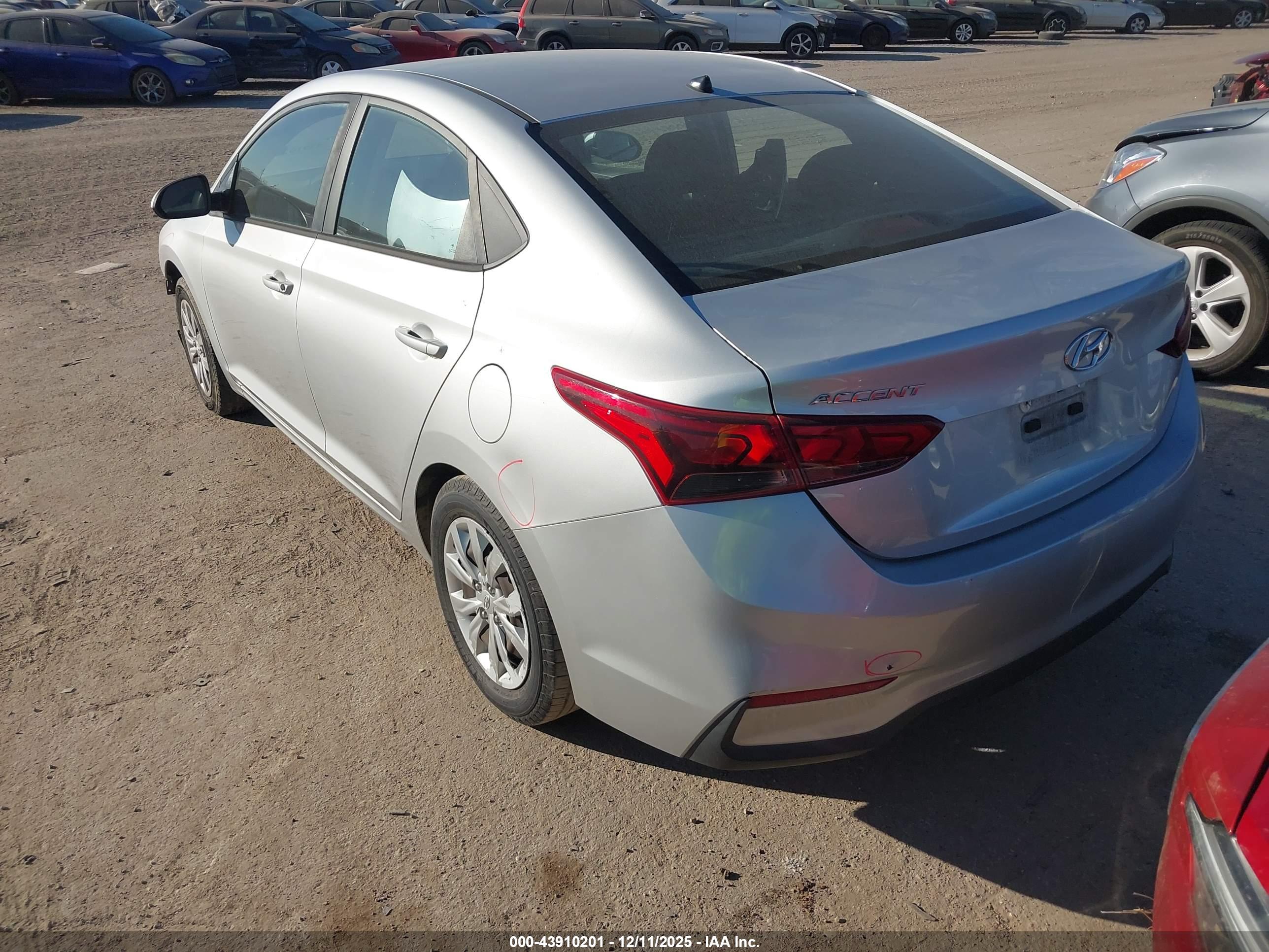 HYUNDAI ACCENT image 3