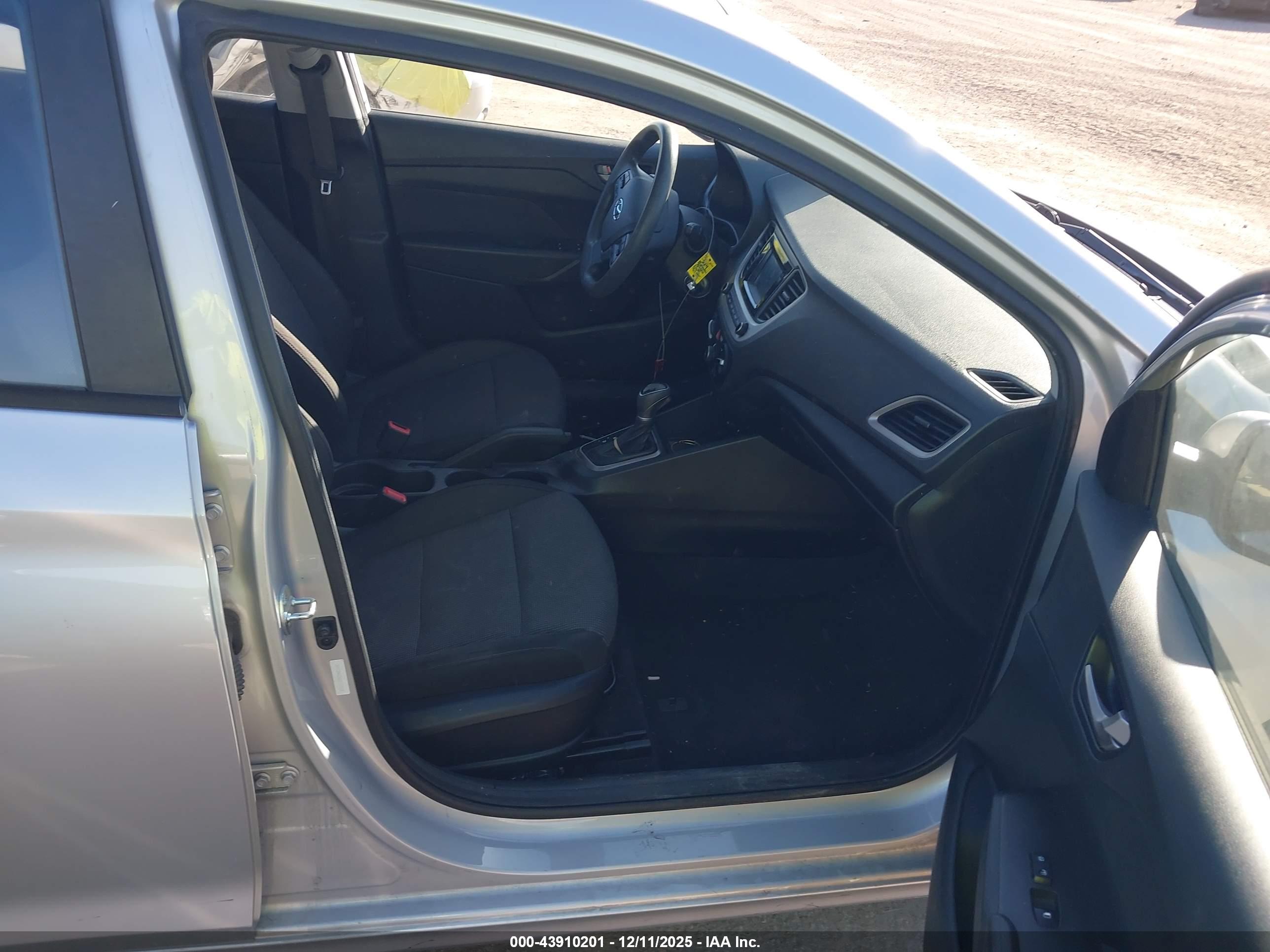 HYUNDAI ACCENT image 5