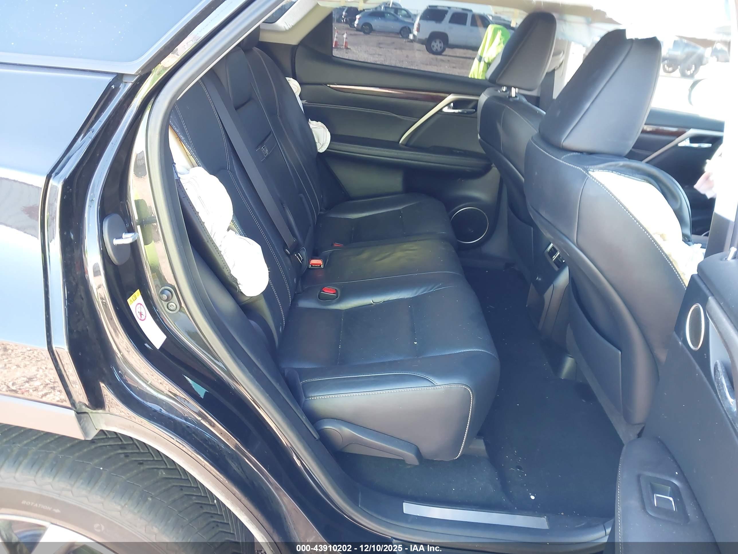 LEXUS RX image 8