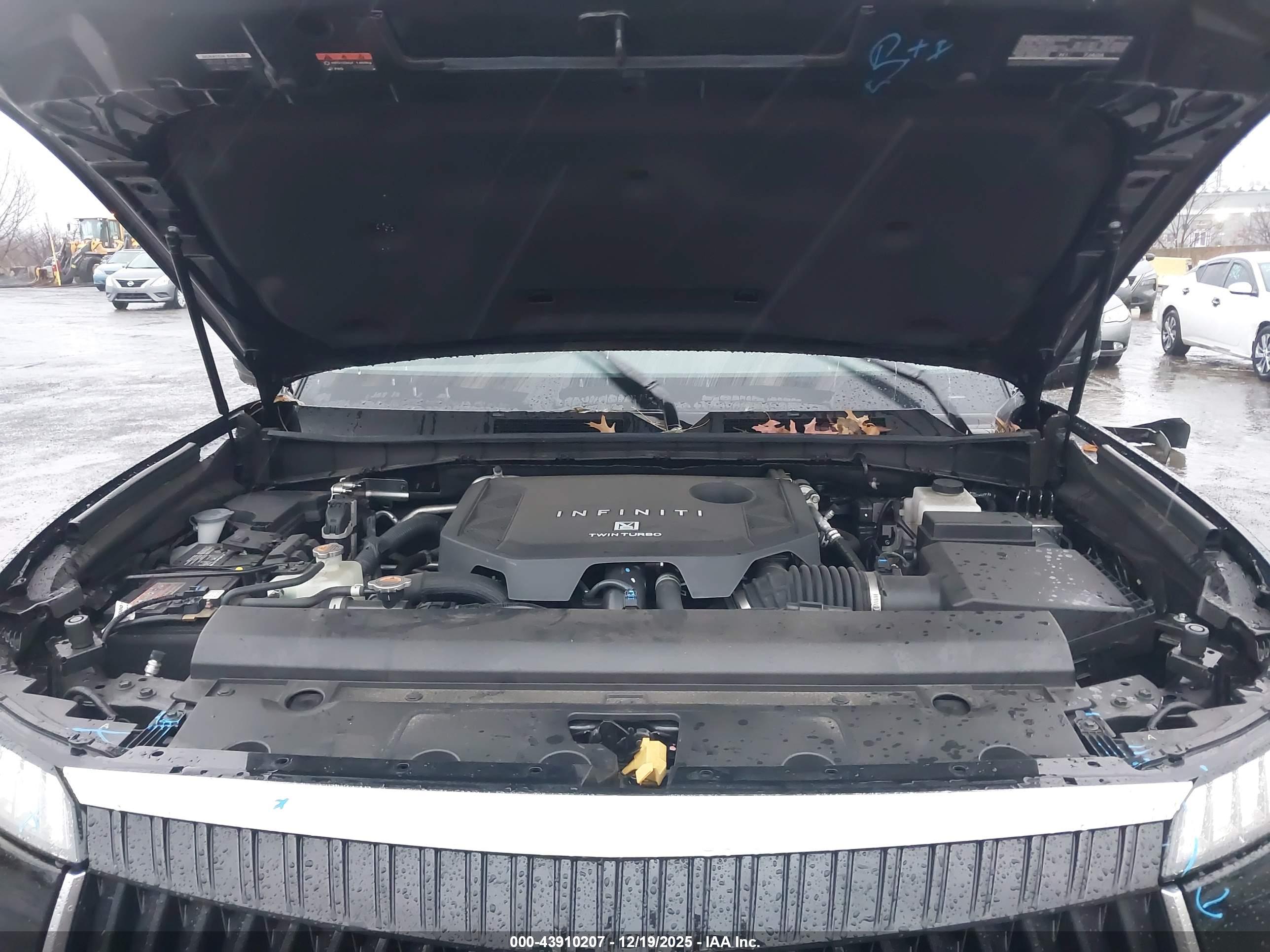 INFINITI QX80 image 10